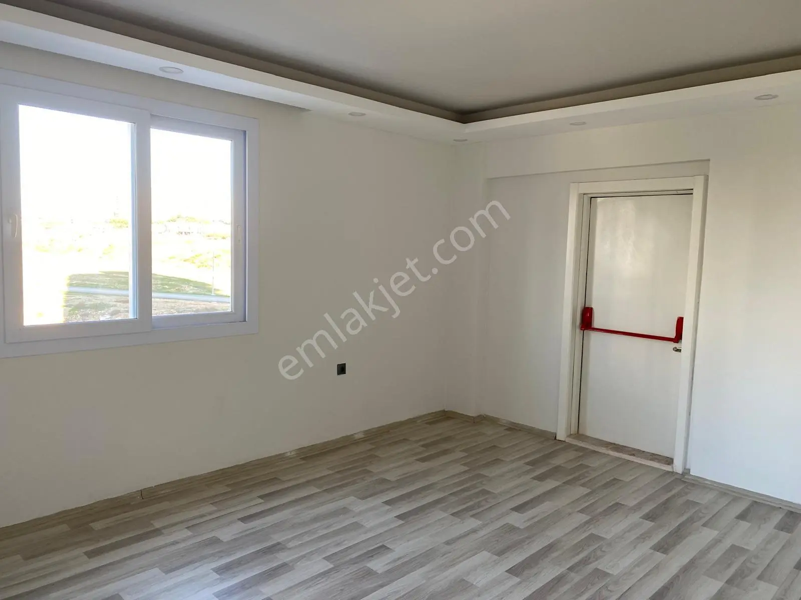 Adana Sarıçamda Stadyum Yolunda Bulvar Üzerinde Ofis Ve Ev İçin Tasarlanmış Kiralık 2+1 Daire
