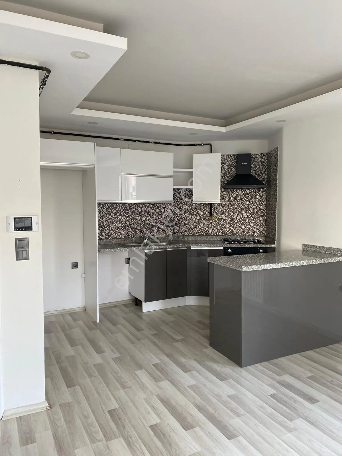 Adana Sarıçamda Stadyum Yolunda Bulvar Üzerinde Ofis Ve Ev İçin Tasarlanmış Kiralık 2+1 Daire - Görsel 6