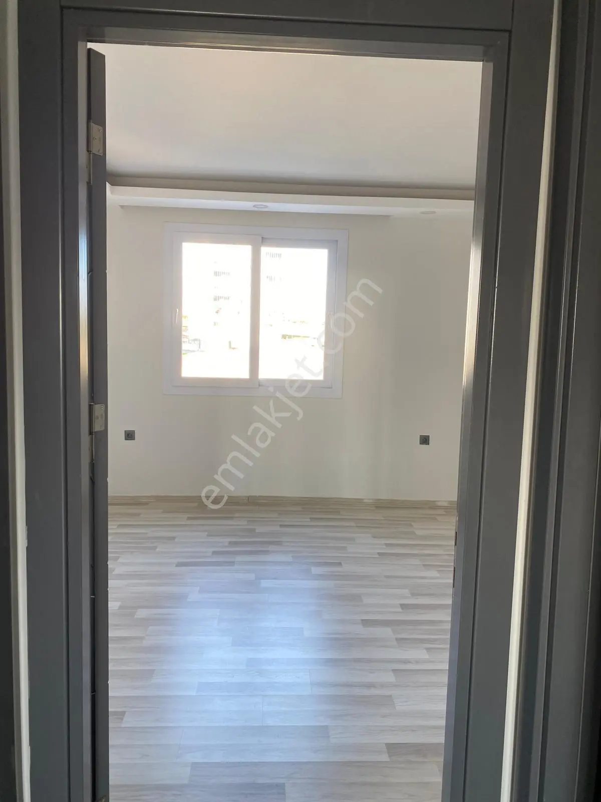 Adana Sarıçamda Stadyum Yolunda Bulvar Üzerinde Ofis Ve Ev İçin Tasarlanmış Kiralık 2+1 Daire - Görsel 3