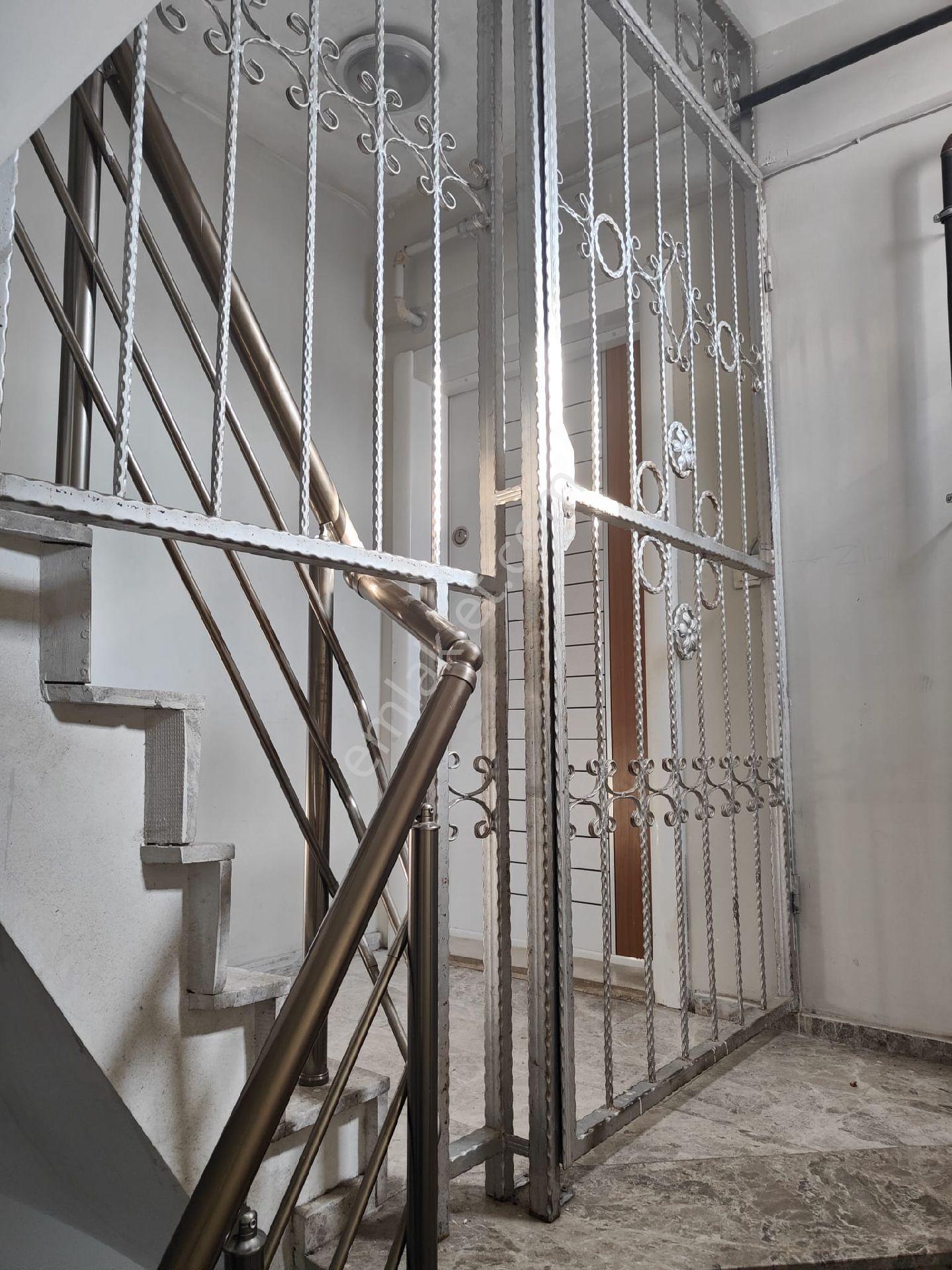 Buca Mustafa Kemal Mahallesinde 2+1 Açık Mutfak Salon Teraslı Kiralık Daire - Görsel 2