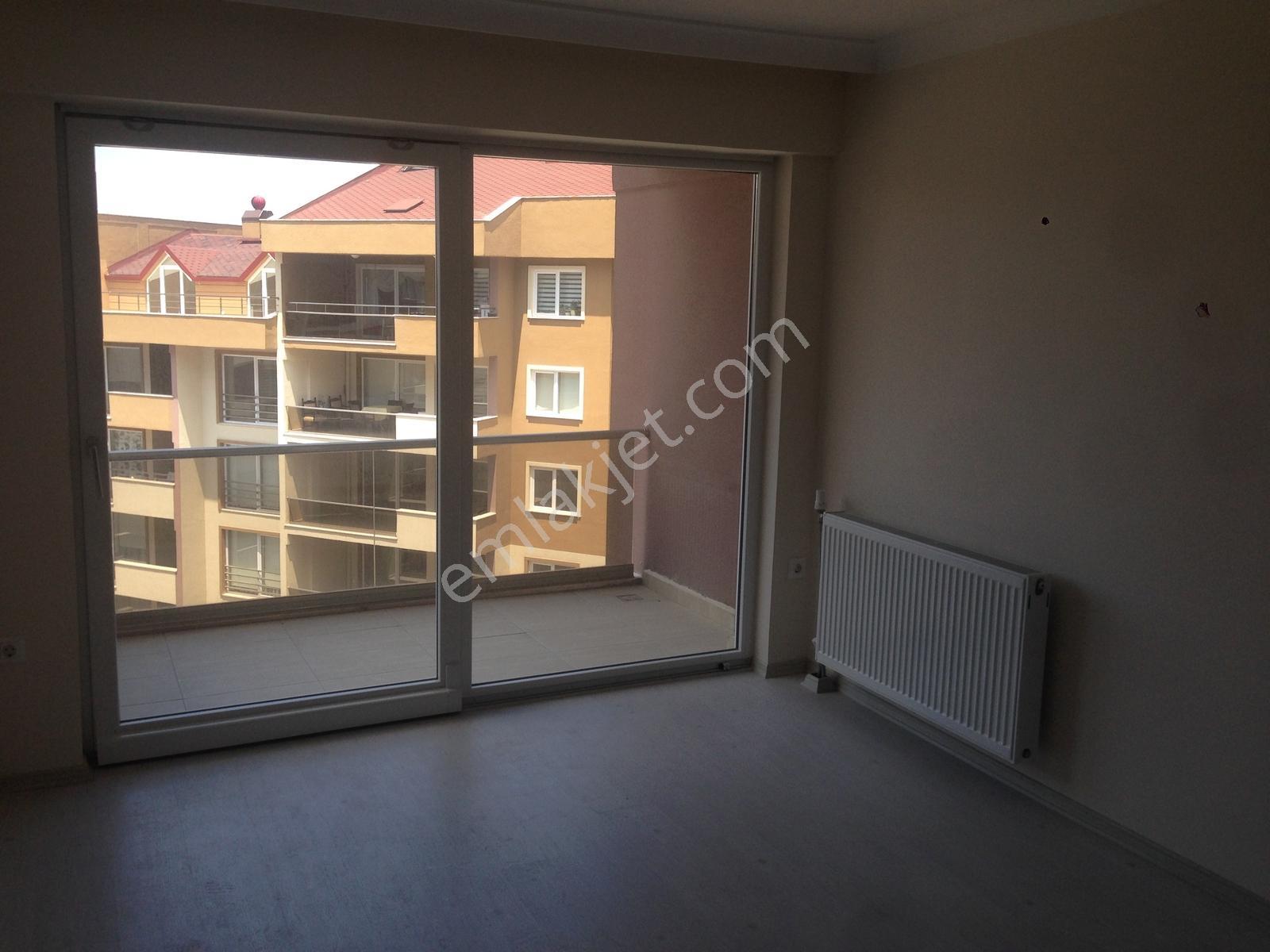 23 Nisan Mahallesi Sertepe Sitesinde 1+1 Daire - Görsel 9