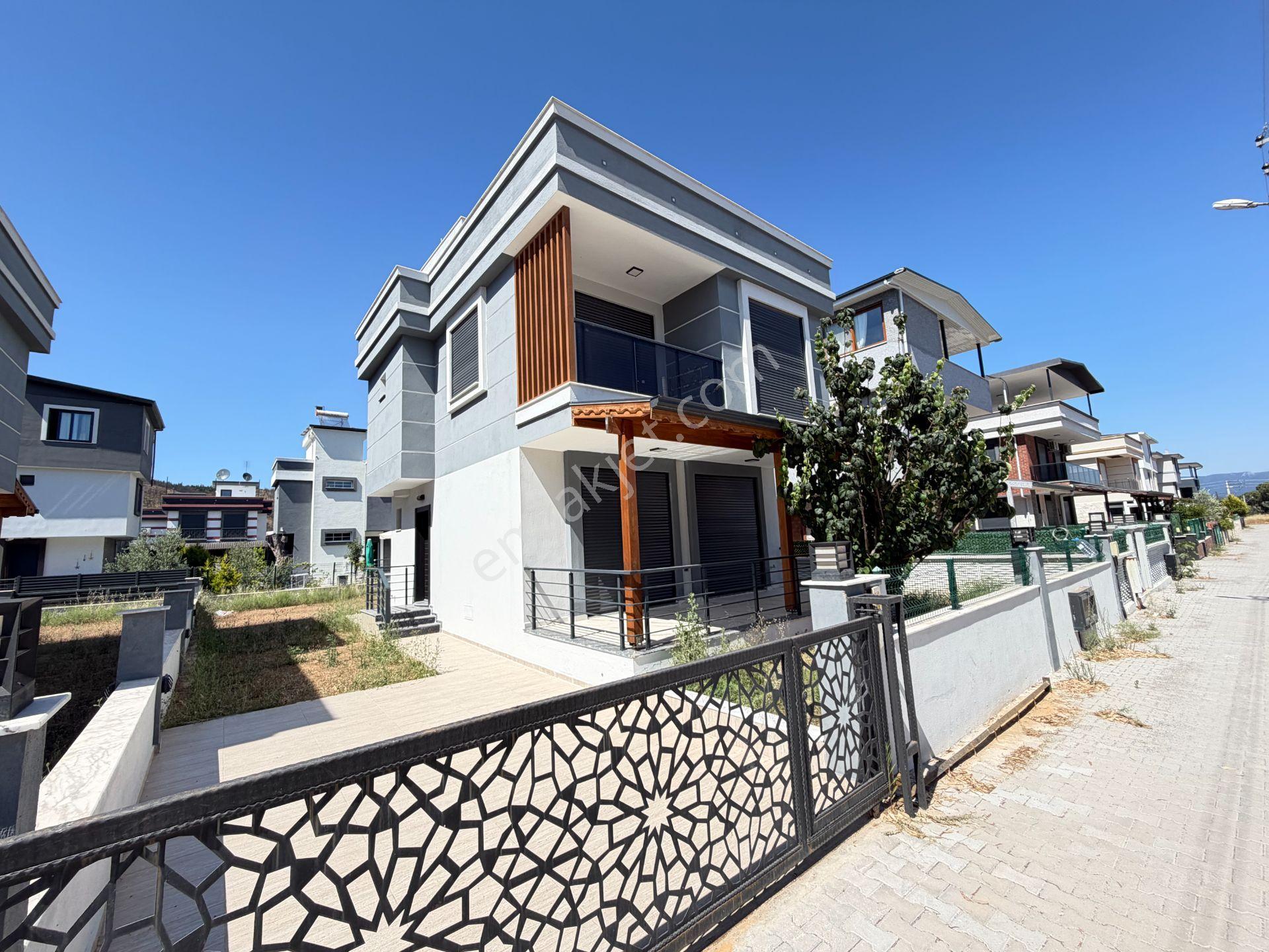 Ürkmez Doğanbey'de Satılık Sıfır Tek Müstakil Genis 3+1 Villa - Görsel 3