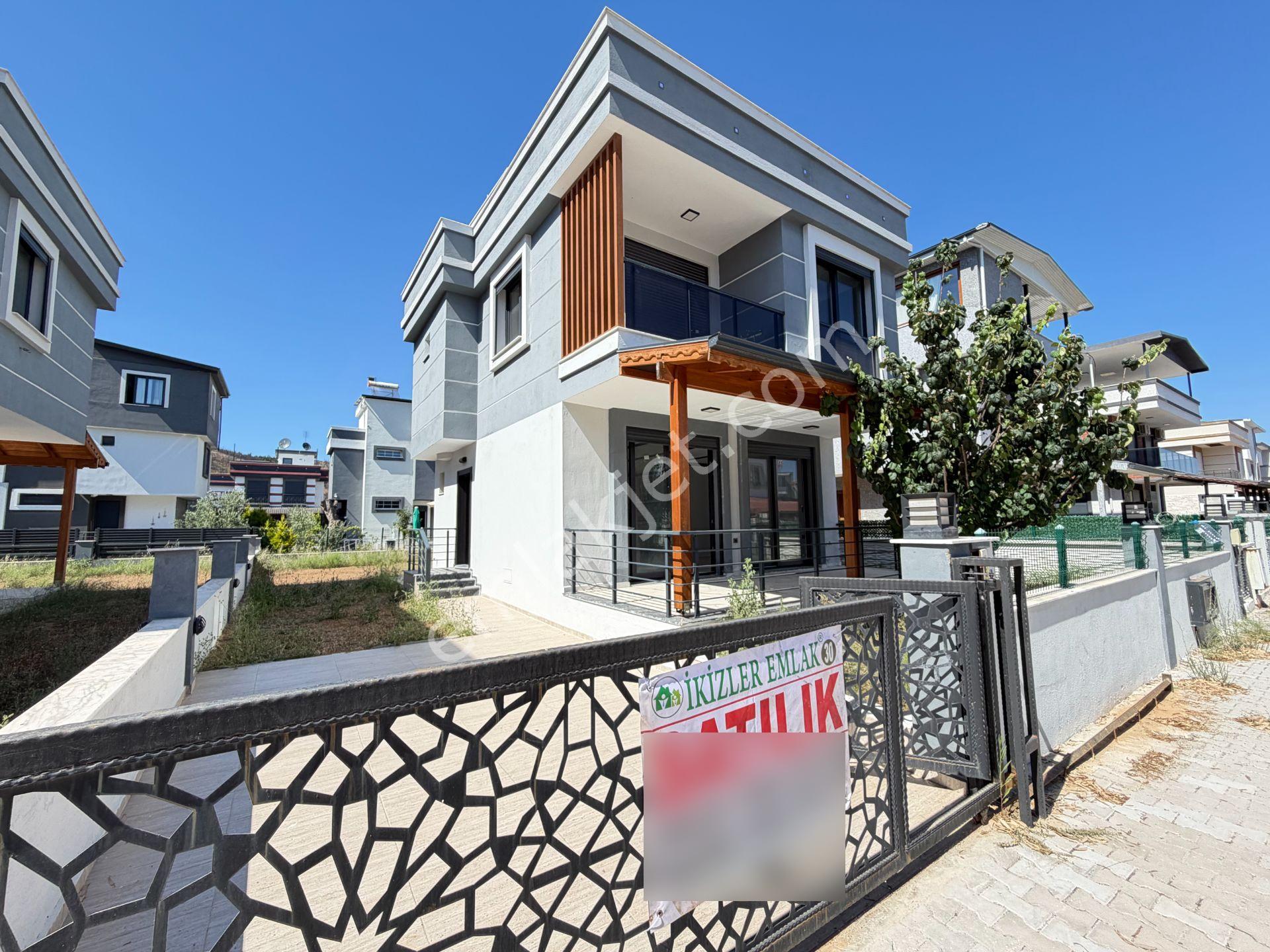 Ürkmez Doğanbey'de Satılık Sıfır Tek Müstakil Genis 3+1 Villa