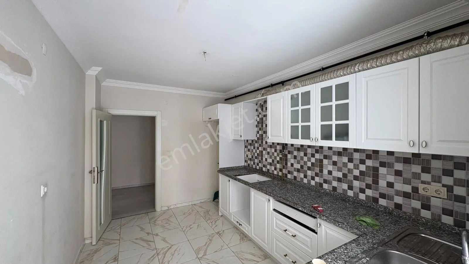 Rw Taka | Kaşüstü Merkezde Geniş Site İçi Kiralık 3+1 Daire - Görsel 4