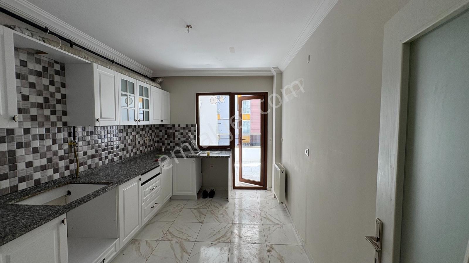 Rw Taka | Kaşüstü Merkezde Geniş Site İçi Kiralık 3+1 Daire - Görsel 2