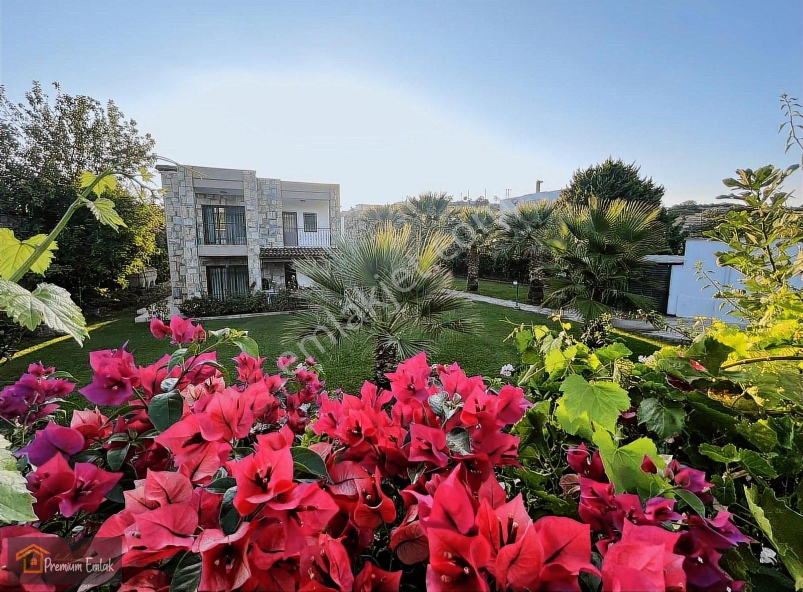 Bodrum Gölköyde 1350 Metre İçerisinde İskanlı 2 Villa 2 Dükkan