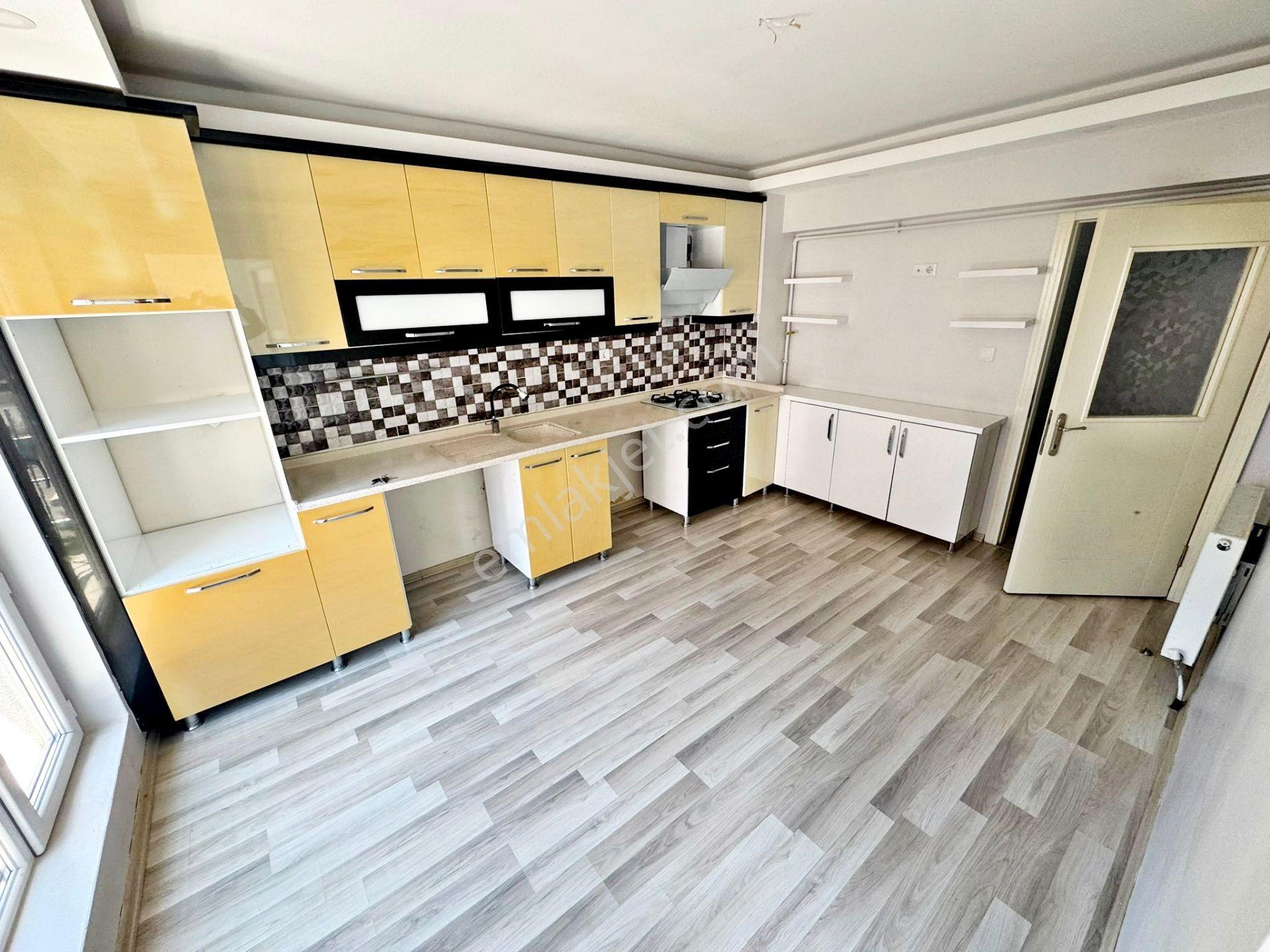 Cadde Yakını Merkezi Konum Yapılı Asansörlü Cam Balkonlu Çift Banyolu 3+1 Kiralık Daire - Görsel 24