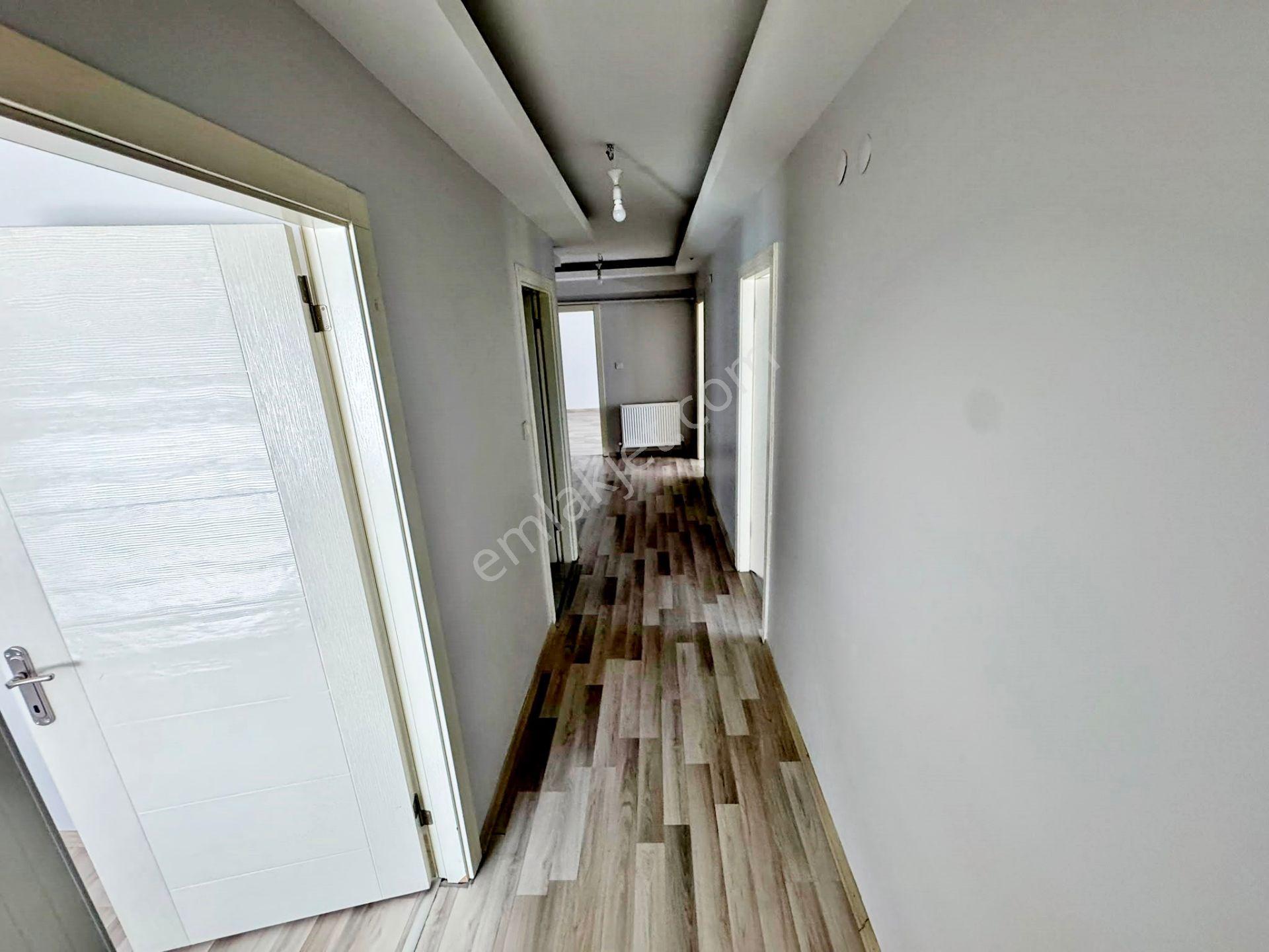 Cadde Yakını Merkezi Konum Yapılı Asansörlü Cam Balkonlu Çift Banyolu 3+1 Kiralık Daire - Görsel 28