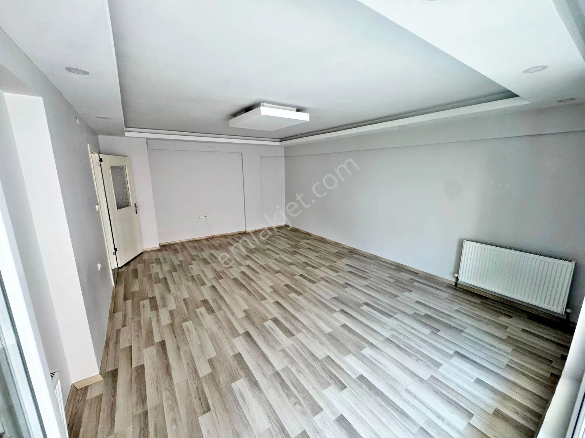 Cadde Yakını Merkezi Konum Yapılı Asansörlü Cam Balkonlu Çift Banyolu 3+1 Kiralık Daire - Görsel 4