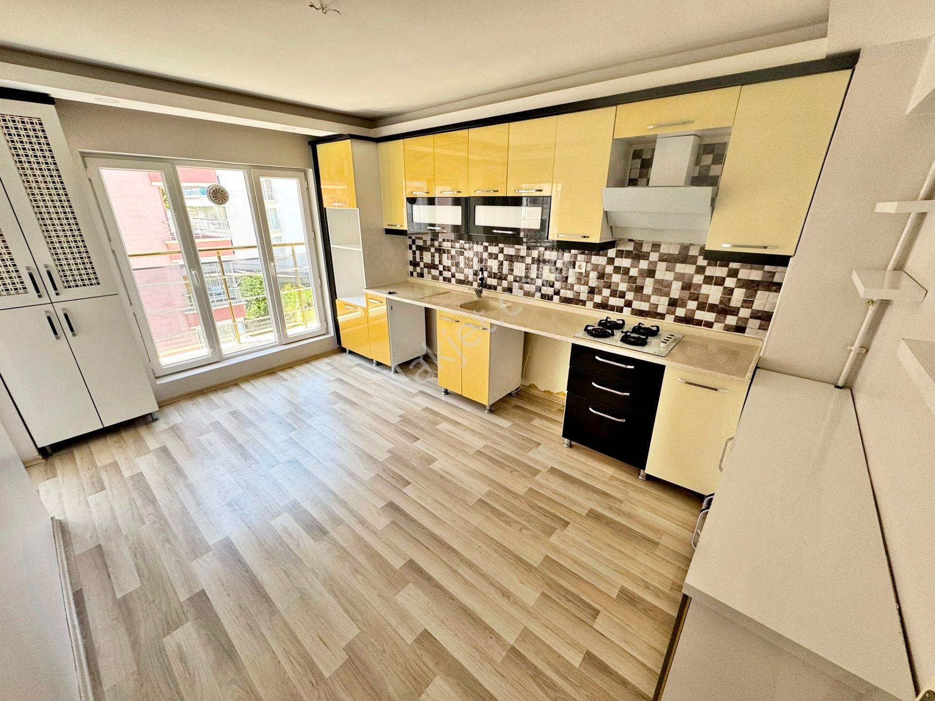 Cadde Yakını Merkezi Konum Yapılı Asansörlü Cam Balkonlu Çift Banyolu 3+1 Kiralık Daire - Görsel 25