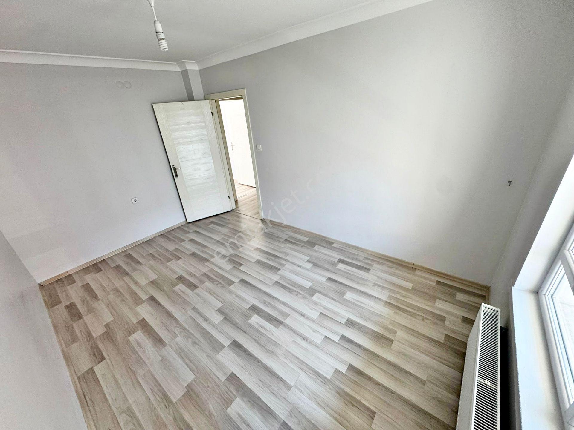 Cadde Yakını Merkezi Konum Yapılı Asansörlü Cam Balkonlu Çift Banyolu 3+1 Kiralık Daire - Görsel 12