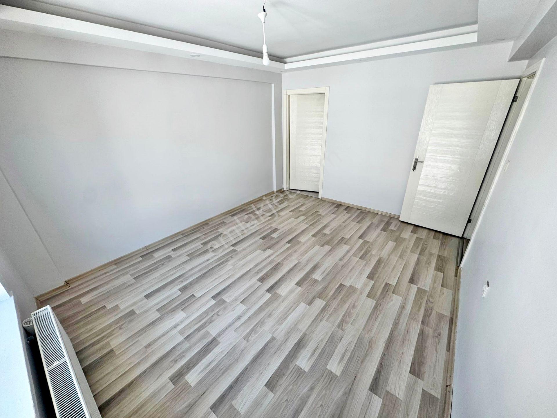 Cadde Yakını Merkezi Konum Yapılı Asansörlü Cam Balkonlu Çift Banyolu 3+1 Kiralık Daire - Görsel 15