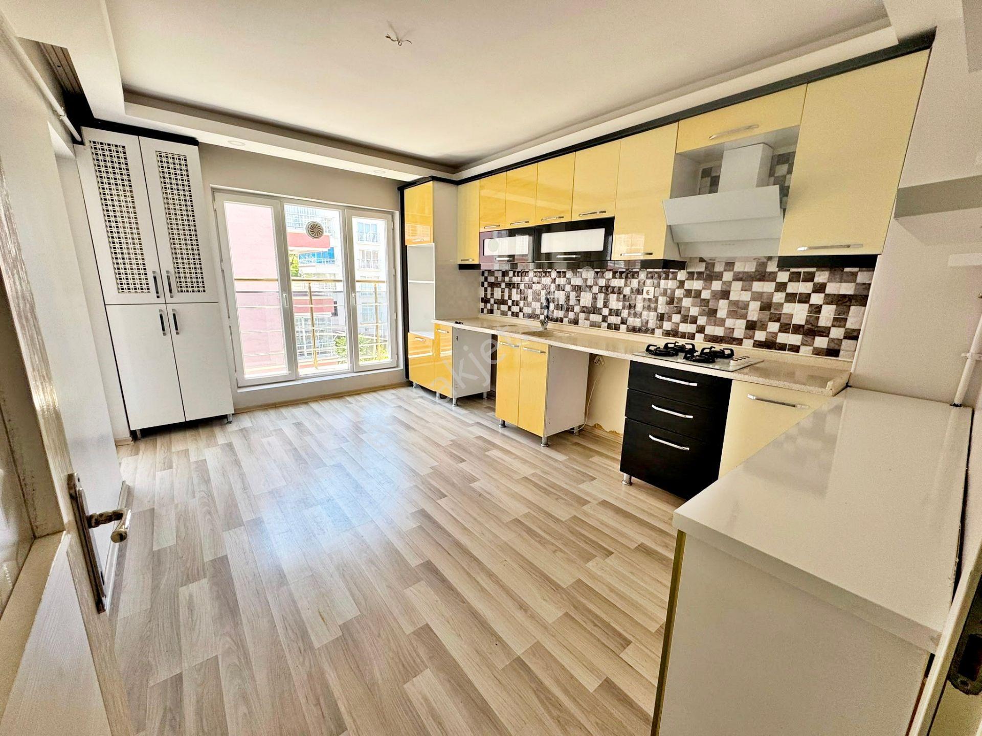 Cadde Yakını Merkezi Konum Yapılı Asansörlü Cam Balkonlu Çift Banyolu 3+1 Kiralık Daire - Görsel 23