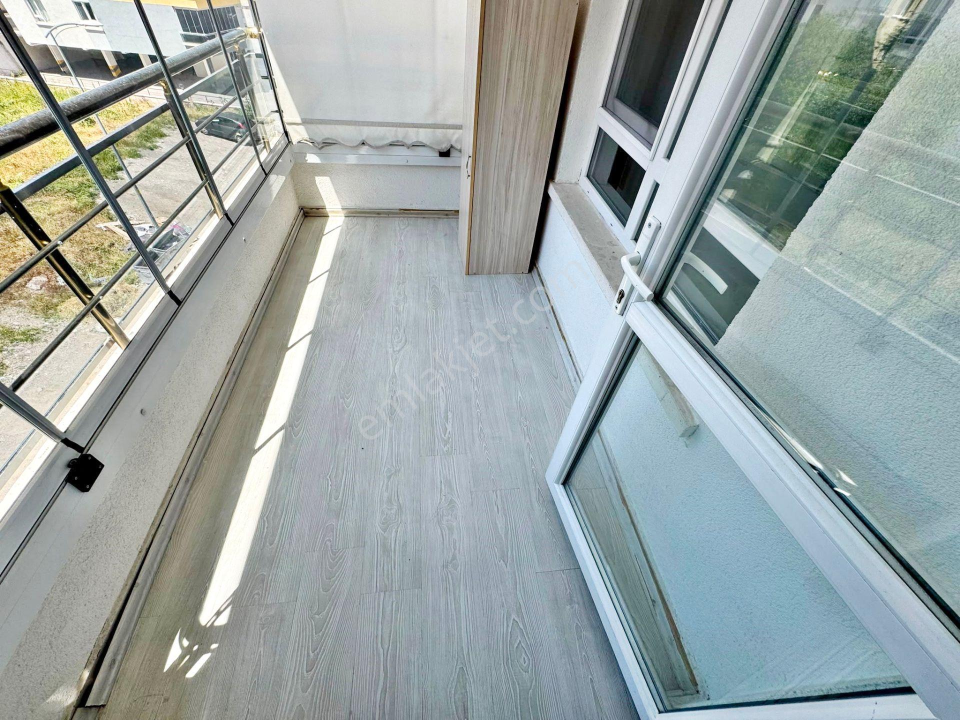 Cadde Yakını Merkezi Konum Yapılı Asansörlü Cam Balkonlu Çift Banyolu 3+1 Kiralık Daire - Görsel 32