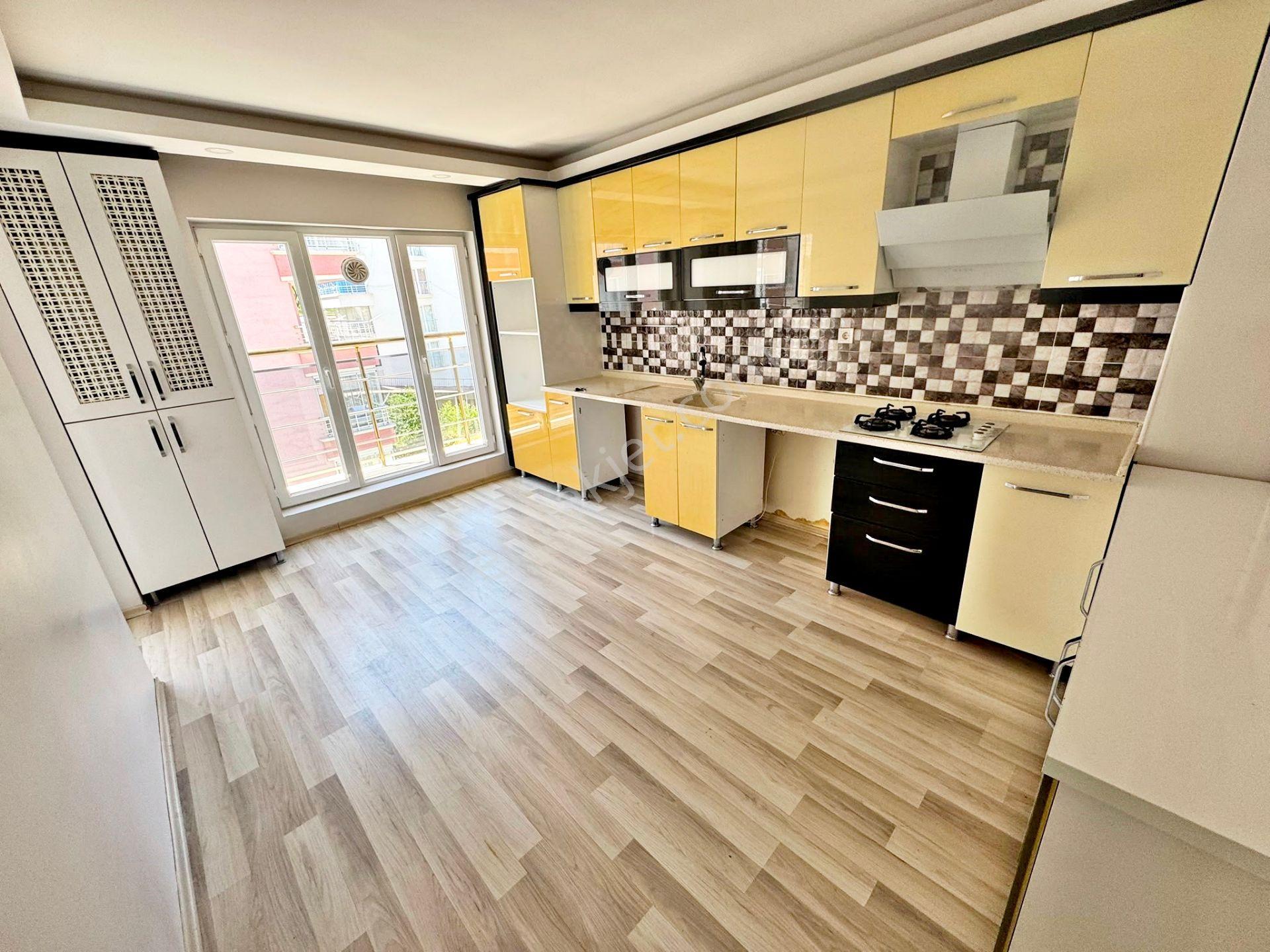 Cadde Yakını Merkezi Konum Yapılı Asansörlü Cam Balkonlu Çift Banyolu 3+1 Kiralık Daire - Görsel 21