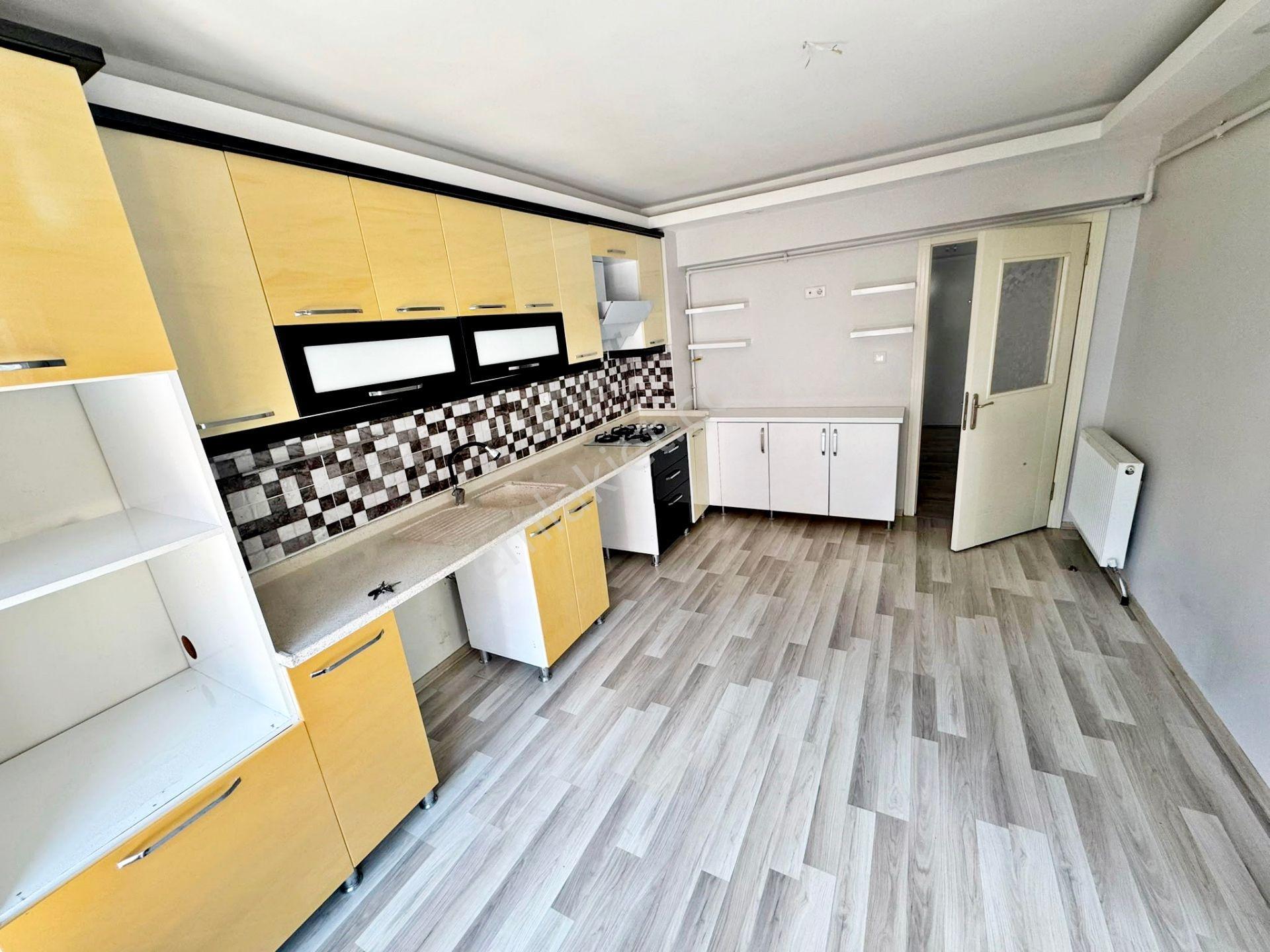 Cadde Yakını Merkezi Konum Yapılı Asansörlü Cam Balkonlu Çift Banyolu 3+1 Kiralık Daire - Görsel 22