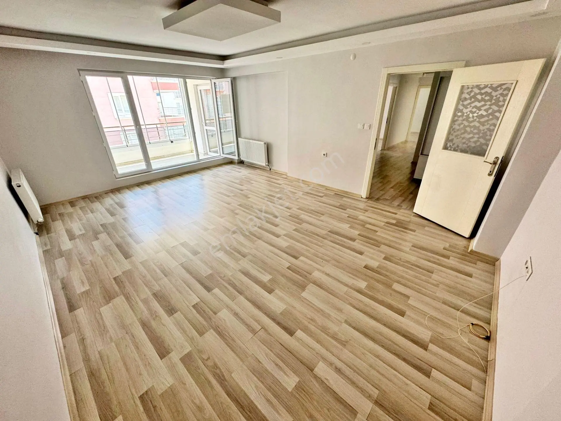 Cadde Yakını Merkezi Konum Yapılı Asansörlü Cam Balkonlu Çift Banyolu 3+1 Kiralık Daire - Görsel 3
