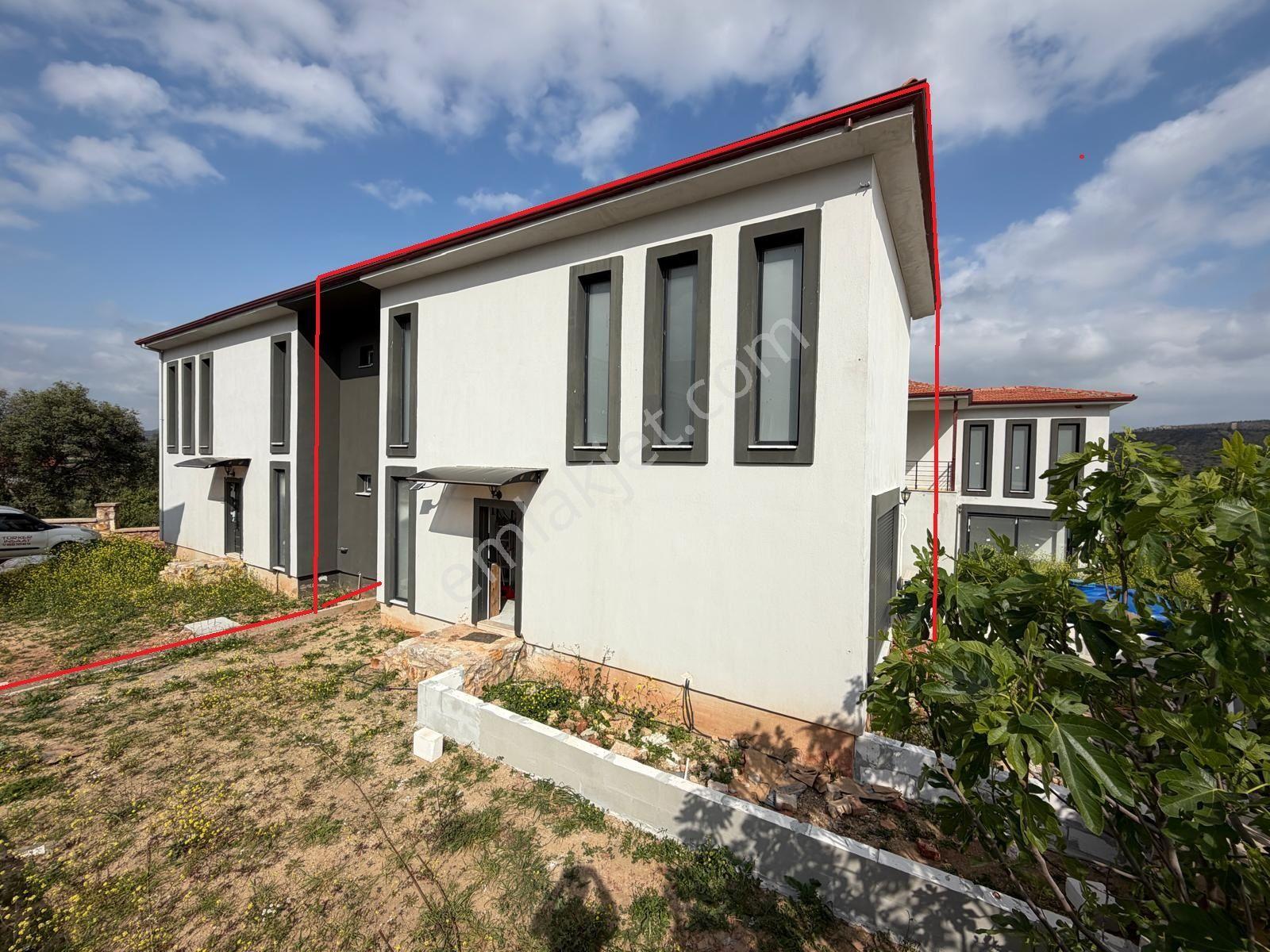 Seferihisar'da:güneş Enerjili,yerden Isıtmalı,full Eşyalı Satılık 3+1 Villa