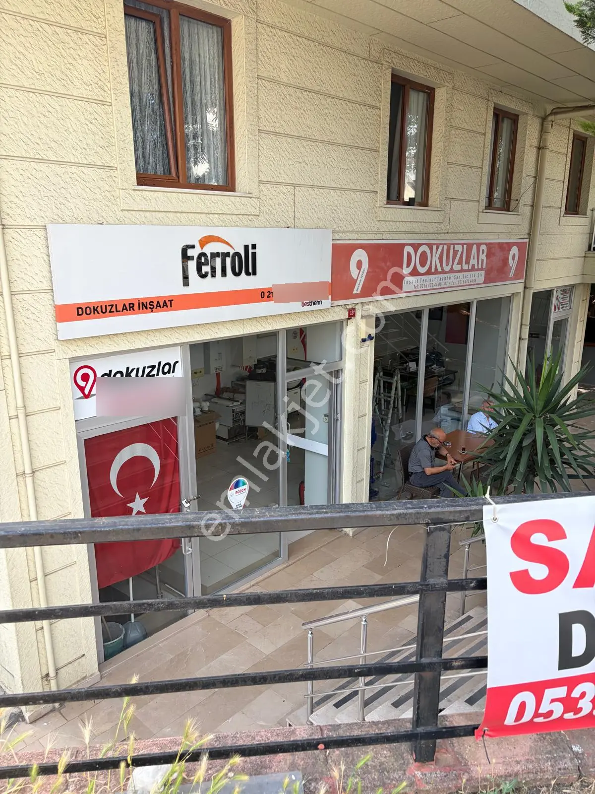 Merkezi Konumda Dükkan Ana Caddeye Yakın