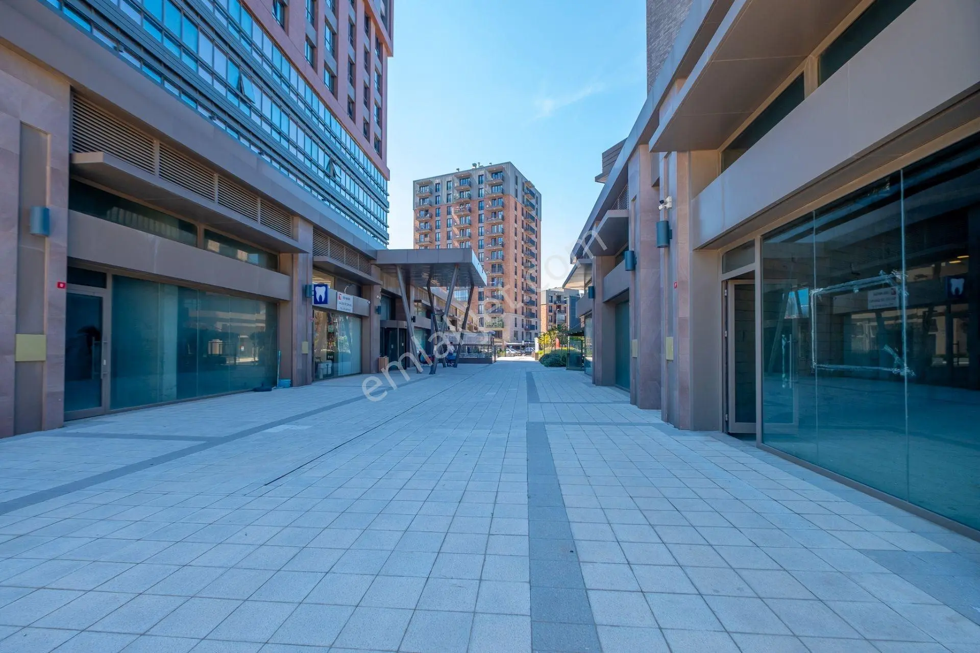 Sinpaş Finans Şehir Cadde Üstü Kiralık 100 M2 Dükkan - Görsel 2