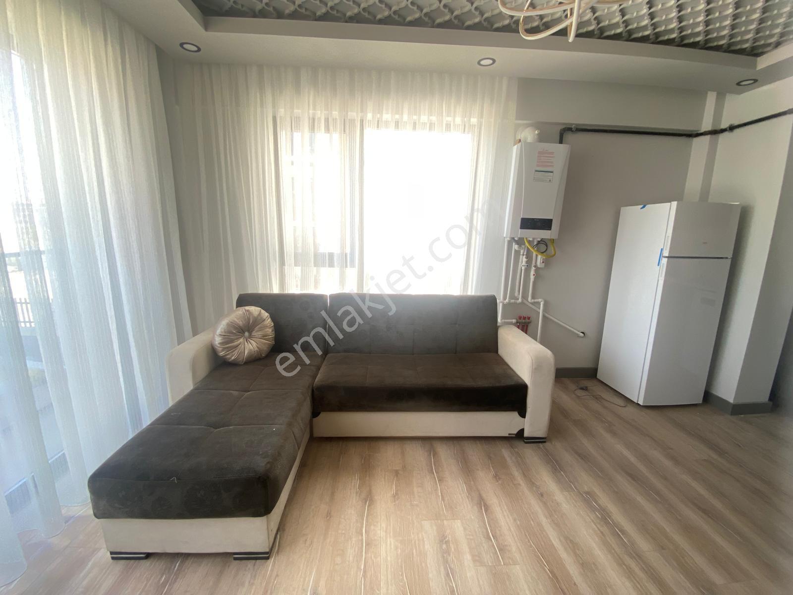 Alaçatı'dan İncek'te Bulvar Yakını Eşyalı 1+1 Kiralık Daire - Görsel 2