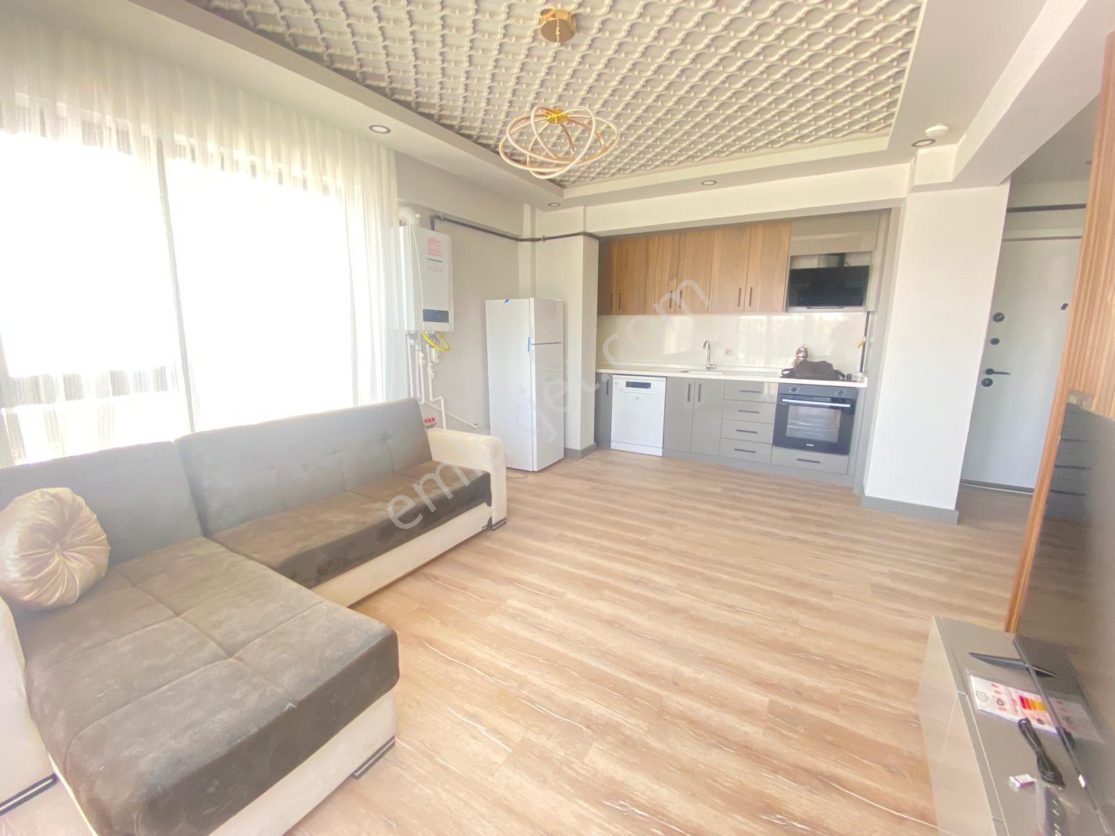 Alaçatı'dan İncek'te Bulvar Yakını Eşyalı 1+1 Kiralık Daire - Görsel 3