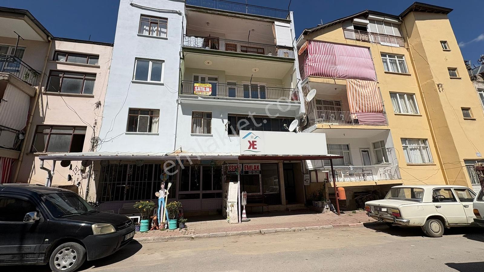 Arif Emlaktan Satılık Çarşı Merkezinde 3+1 Doğalgazlı Daire