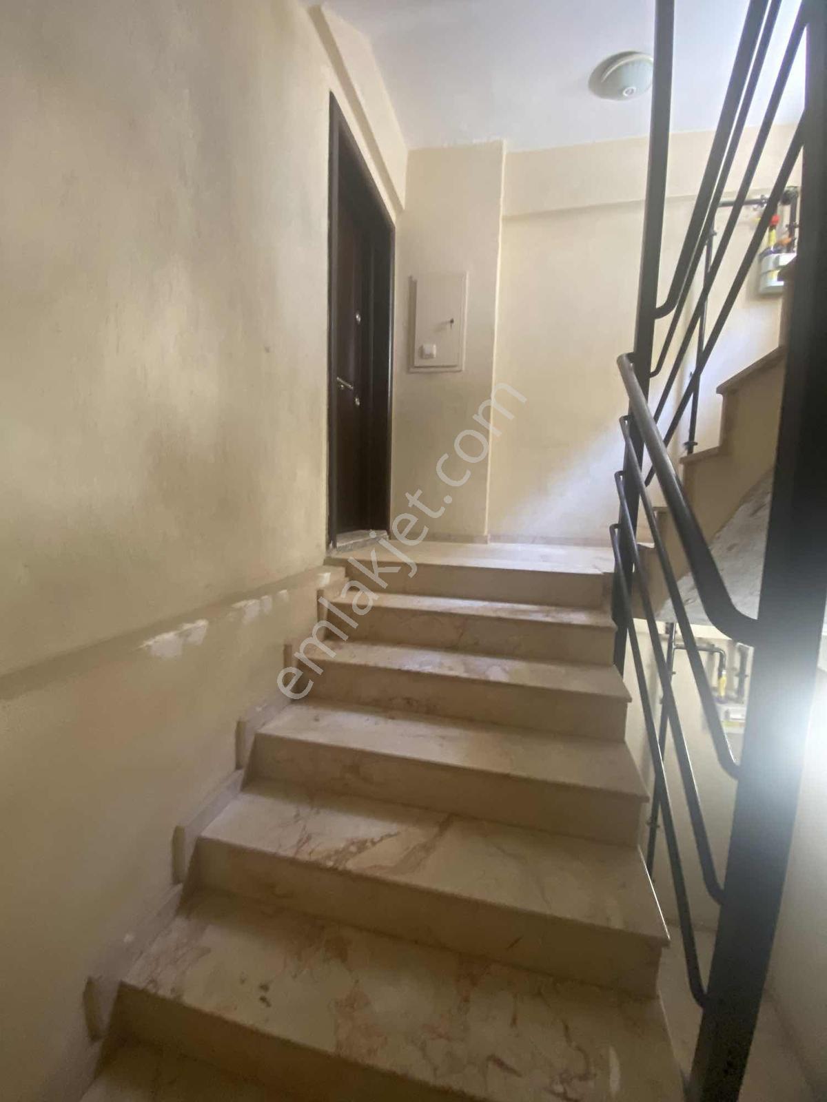 Aydın Girne Mahallesinde Kiralık 2+1 Daire - Görsel 3