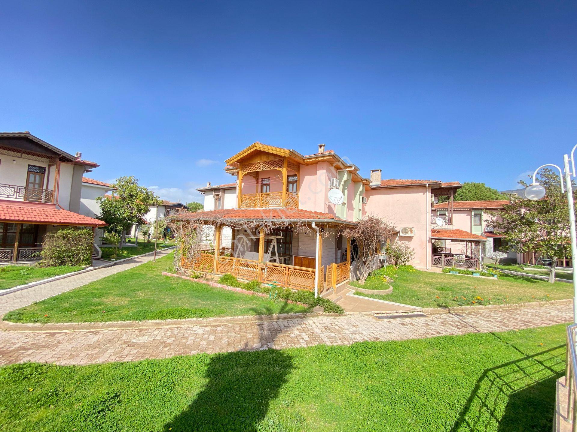 Seferihisar Erdem Tur Sitesi’nde Havuzlu Ve Güvenlikli Müstakil Konfor Satılık 3+1 Villa - Görsel 9