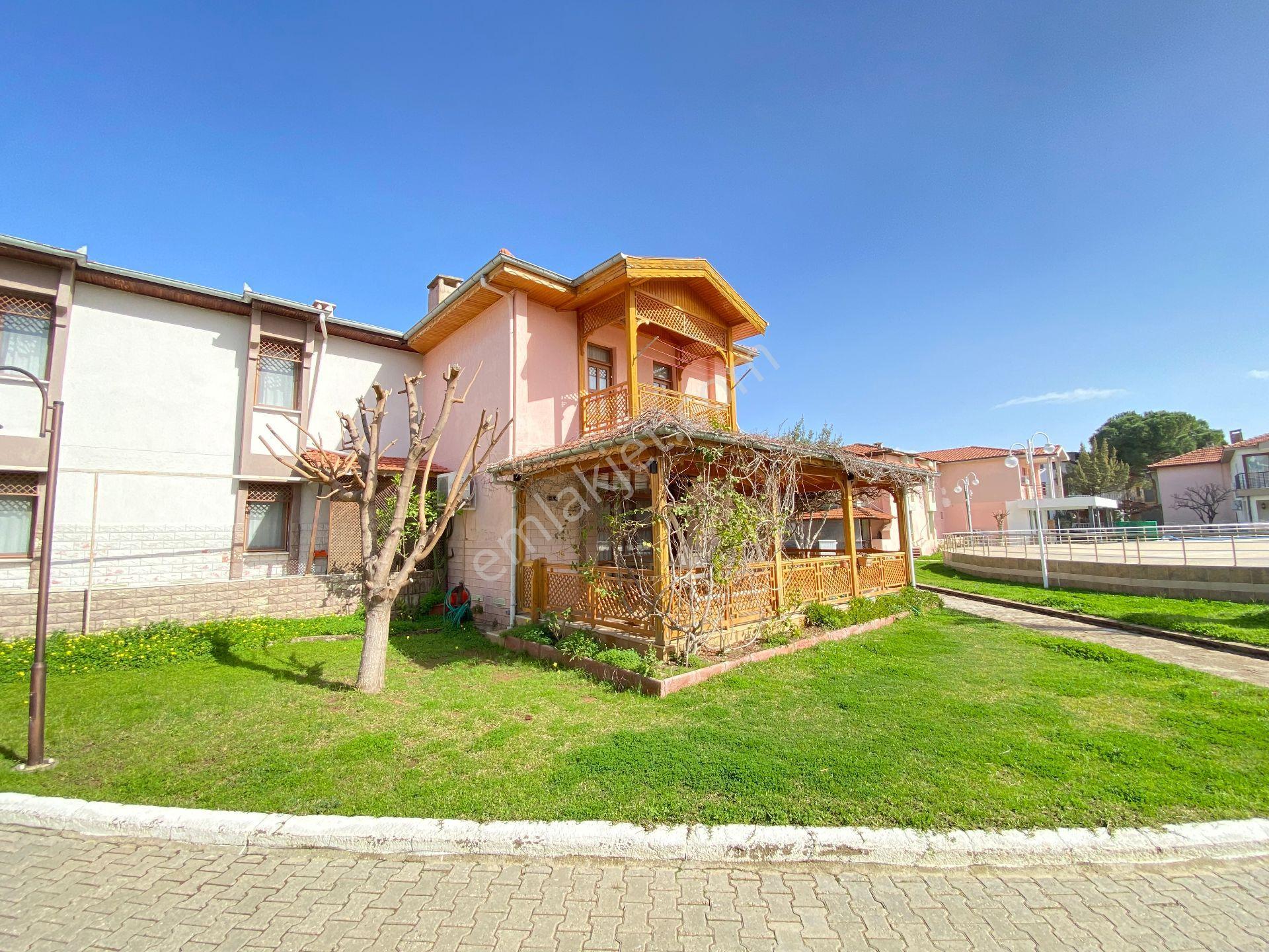 Seferihisar Erdem Tur Sitesi’nde Havuzlu Ve Güvenlikli Müstakil Konfor Satılık 3+1 Villa - Görsel 10