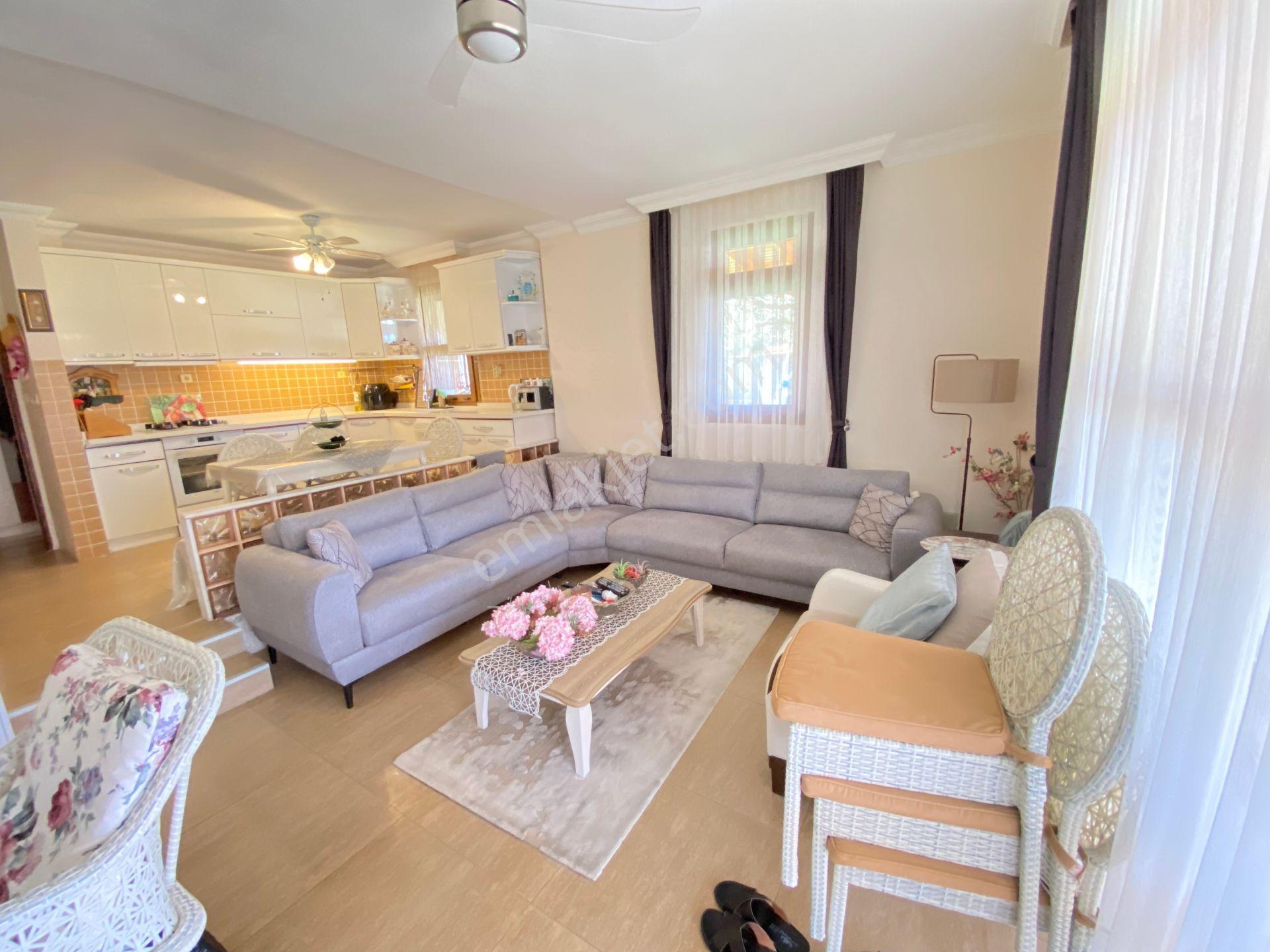 Seferihisar Erdem Tur Sitesi’nde Havuzlu Ve Güvenlikli Müstakil Konfor Satılık 3+1 Villa - Görsel 17