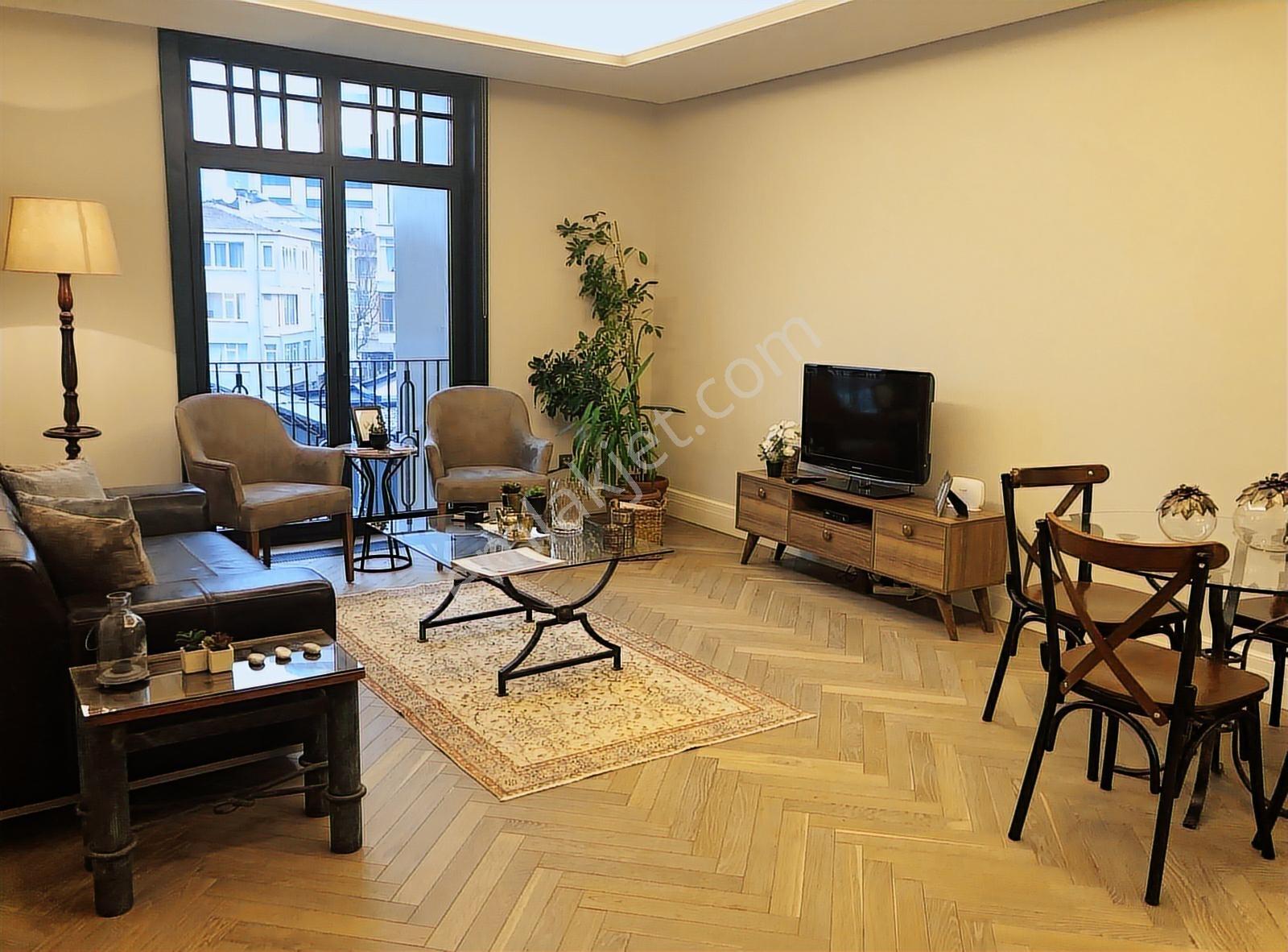 Nisbetiye On 2+1 Kiralık Sıfır Eşyalı Şehir Manzaralı Nisbetiye