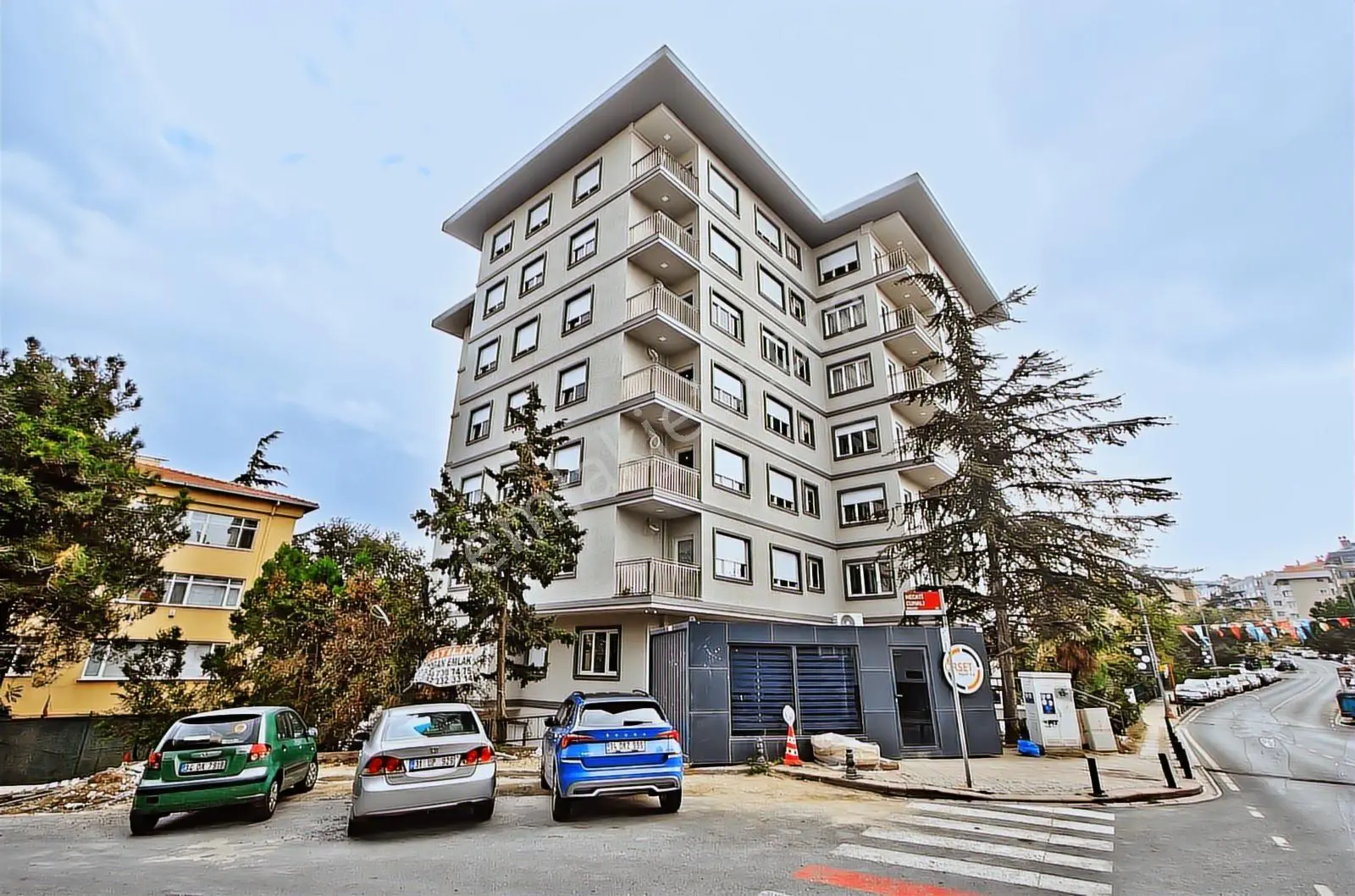 Akmerkez Yurume Mesafesı Yenı Bına Garajlı Asansorlu 2+1 Giriş