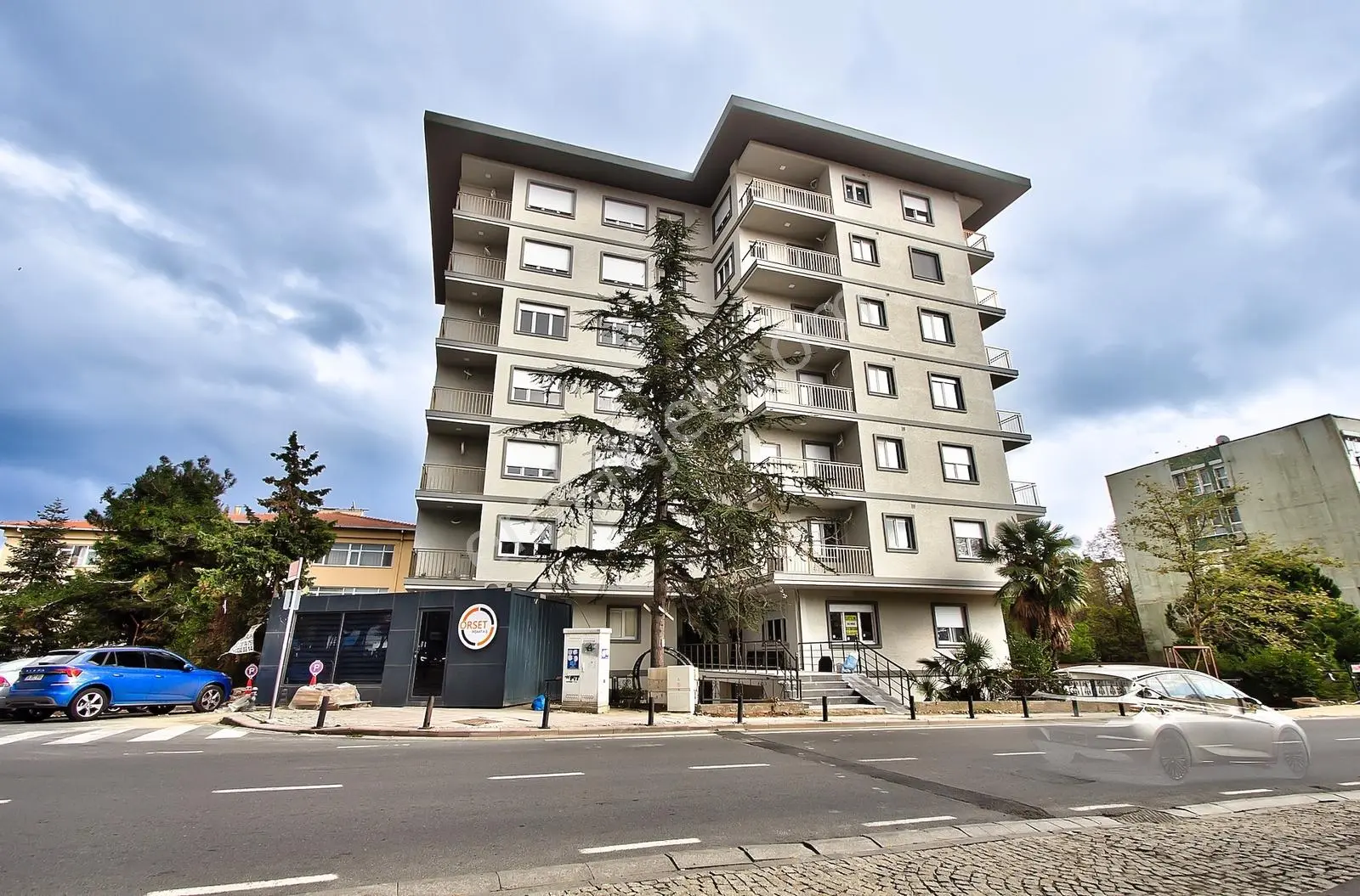 Akmerkez Yurume Mesafesı Yenı Bına Garajlı Asansorlu 2+1 Giriş - Görsel 3
