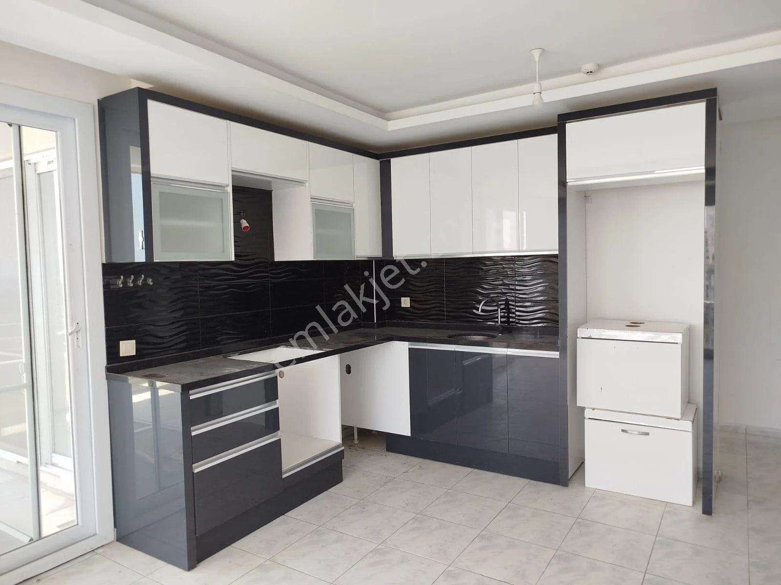 Erdemli Arpaç'ta Deniz Manzaralı, Havuzlu 2+1 Kiralık Daire - Görsel 2
