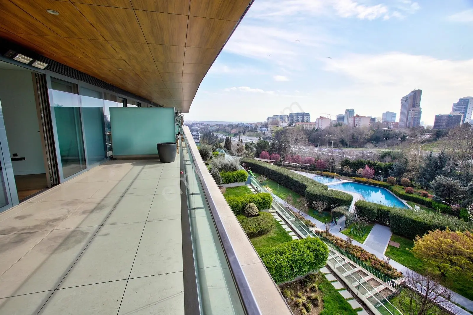 Zorlu Center Teras Evler Satılık 140 M2 Ofıs Satılık