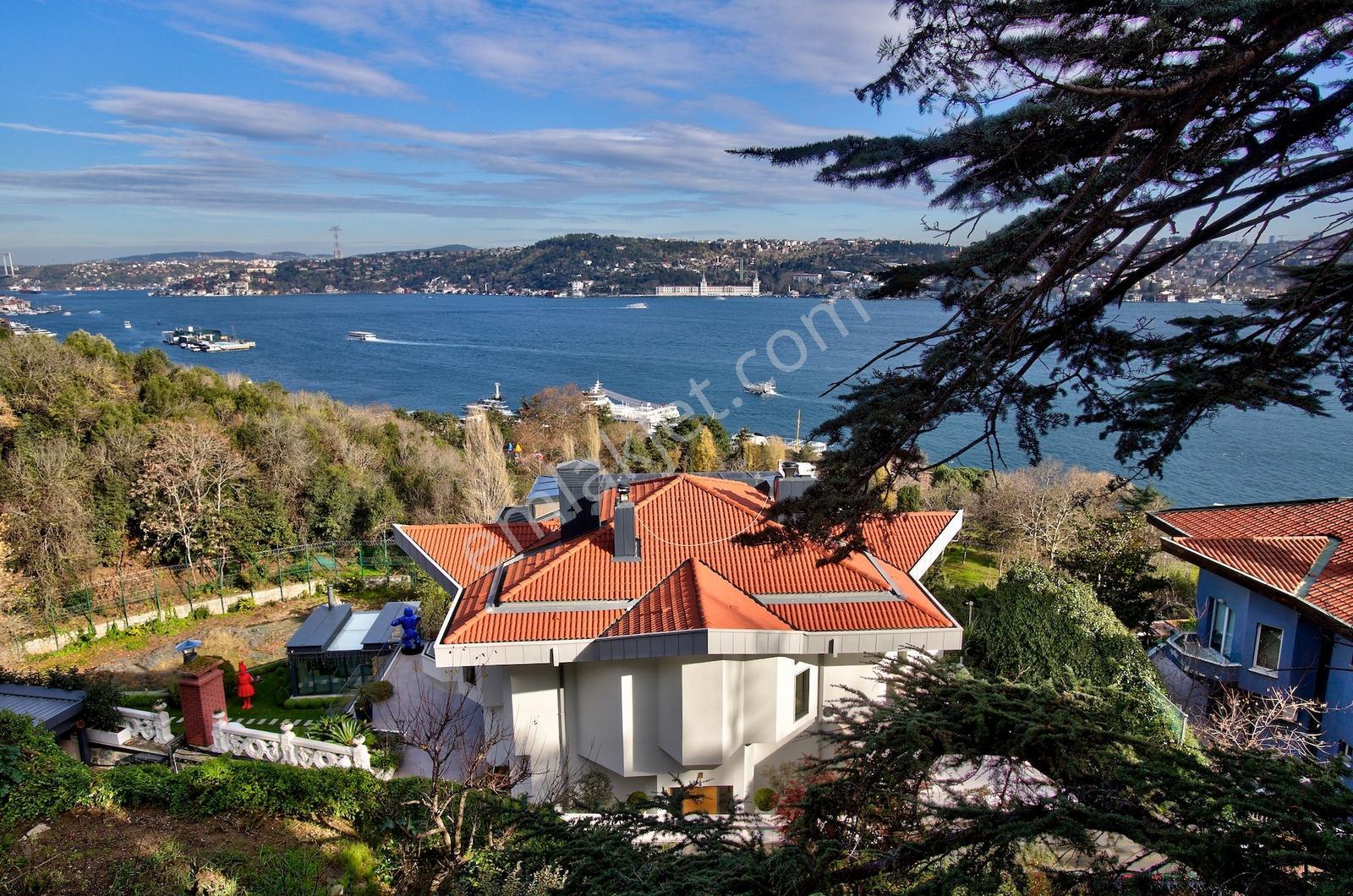 Bebek'te Satılık Muhteşem Boğaz Manzaralı Lüks Villa