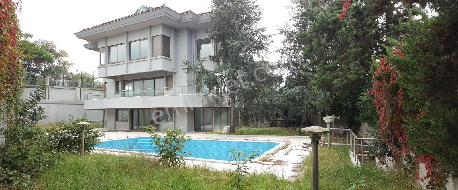 Yeniköy Hattat Villalarında Satılık Özel Konumlu Villa