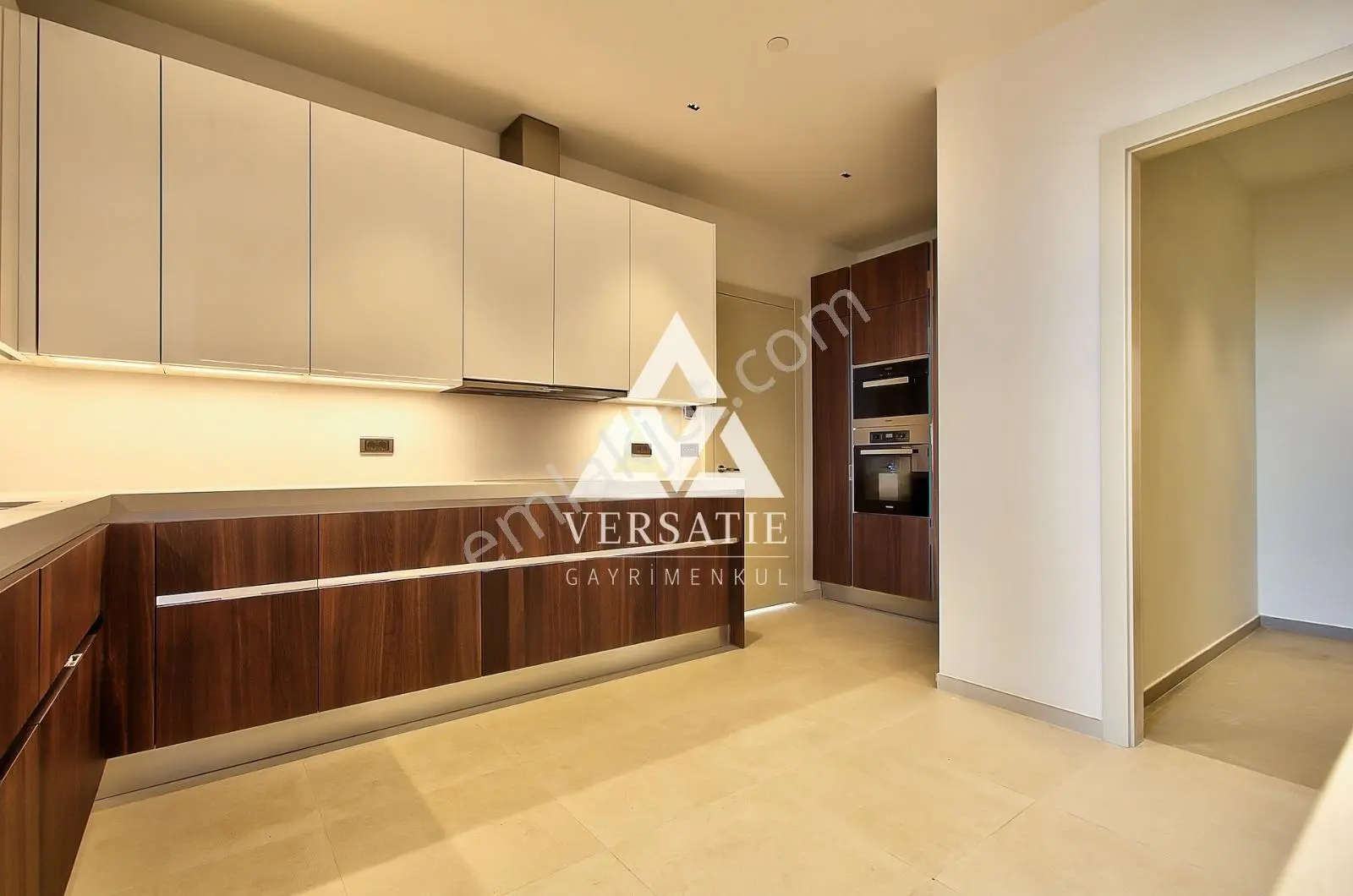 Çiftçi Towers'da Boğaz Manzaralı Eşyalı Kiralık 3+1 - Görsel 12