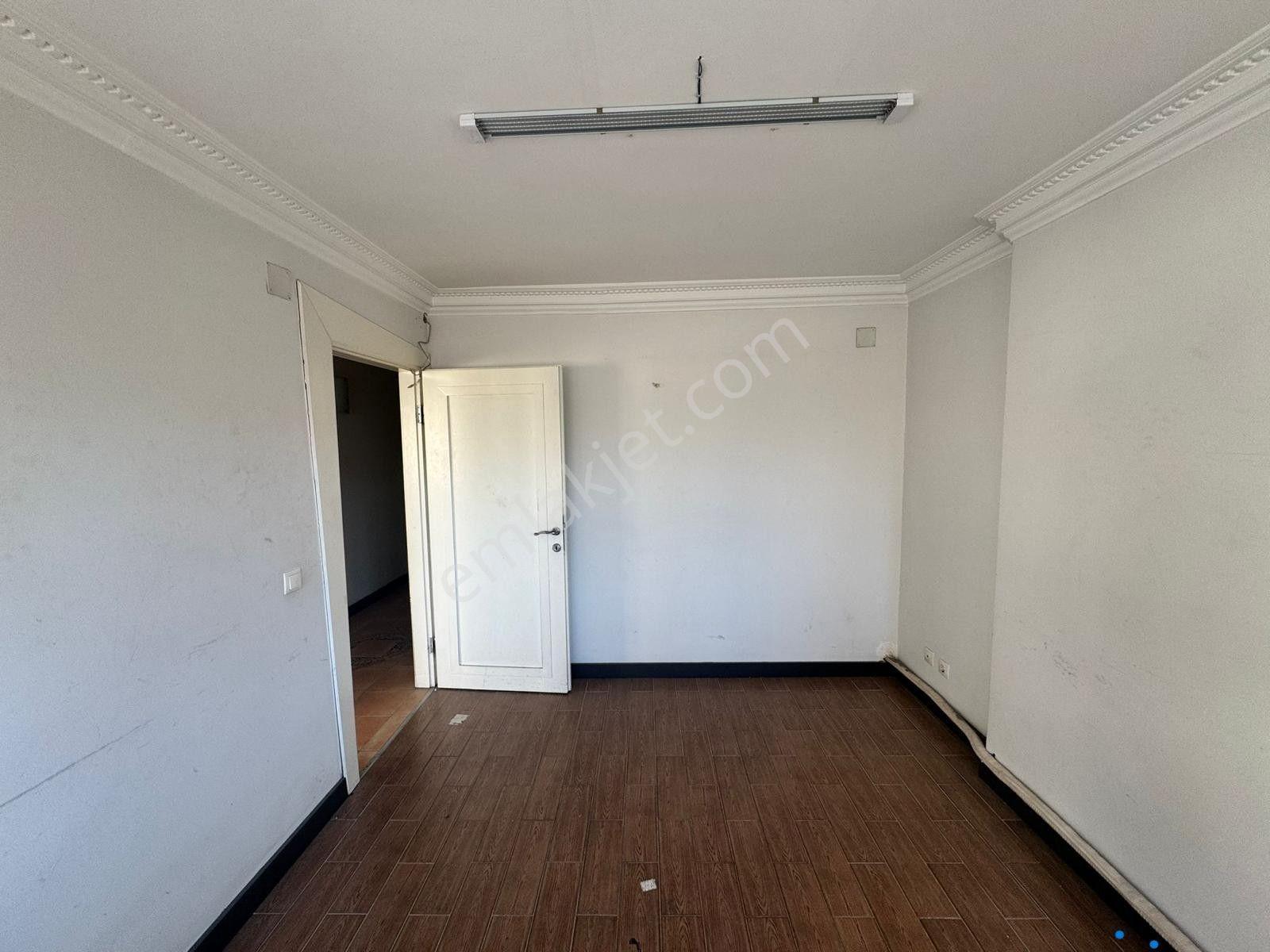 Akdeniz İstiklal Cad. İş Merkezinde Satılık 4+1 Ofis Büro - Görsel 12