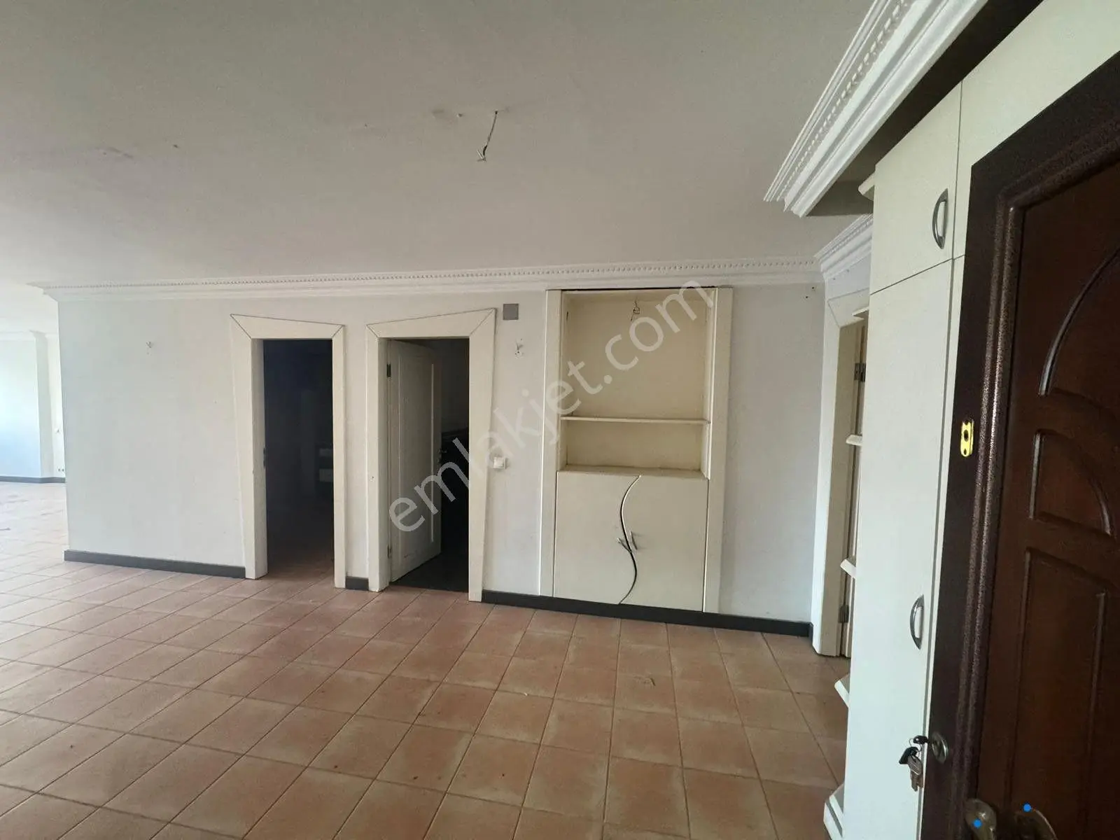 Akdeniz İstiklal Cad. İş Merkezinde Satılık 4+1 Ofis Büro