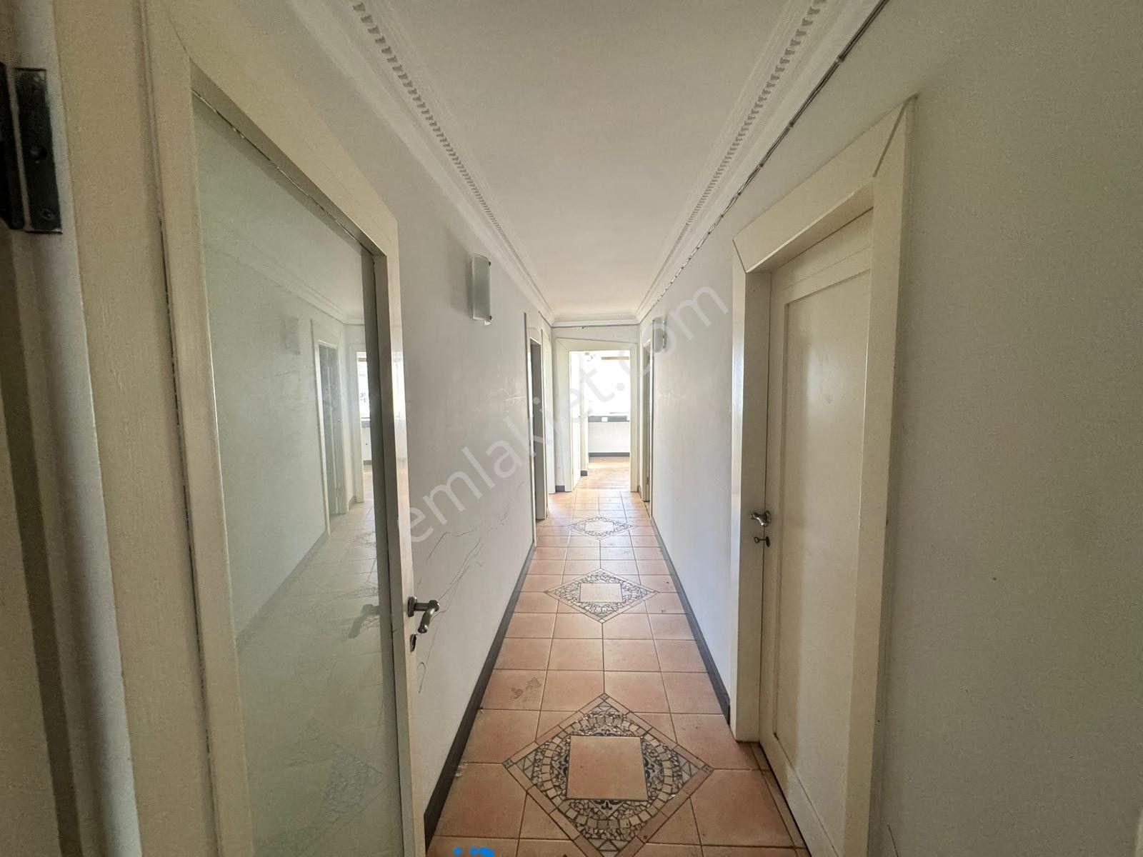 Akdeniz İstiklal Cad. İş Merkezinde Satılık 4+1 Ofis Büro - Görsel 8