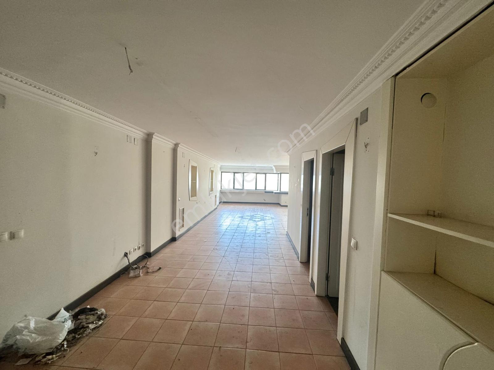 Akdeniz İstiklal Cad. İş Merkezinde Satılık 4+1 Ofis Büro - Görsel 2