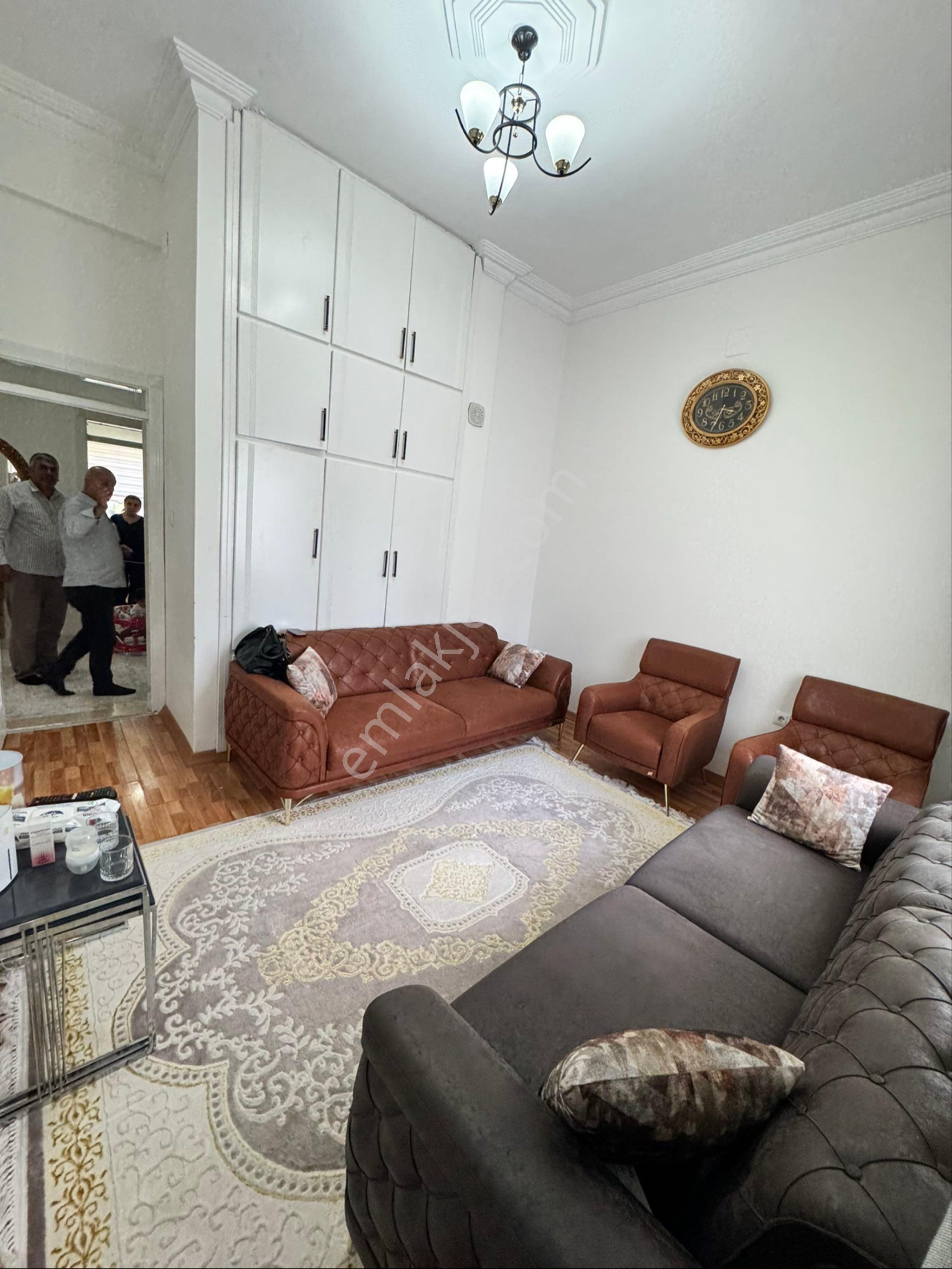 Karataş Barbaros Camısı Cıvarı Satılık 3 + 1 Bakımlı Daıre - Görsel 4