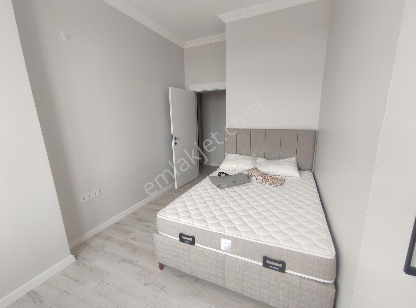 Cadde Üzeri Deniz Manzaralı Eşyalı Ayçadan Kiralık 1+1 Daire - Görsel 21