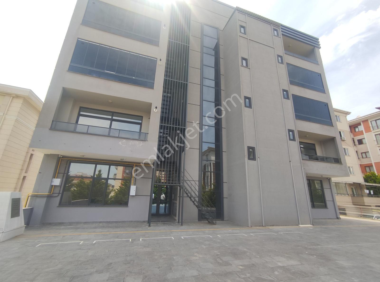 Cadde Üzeri Deniz Manzaralı Eşyalı Ayçadan Kiralık 1+1 Daire - Görsel 5