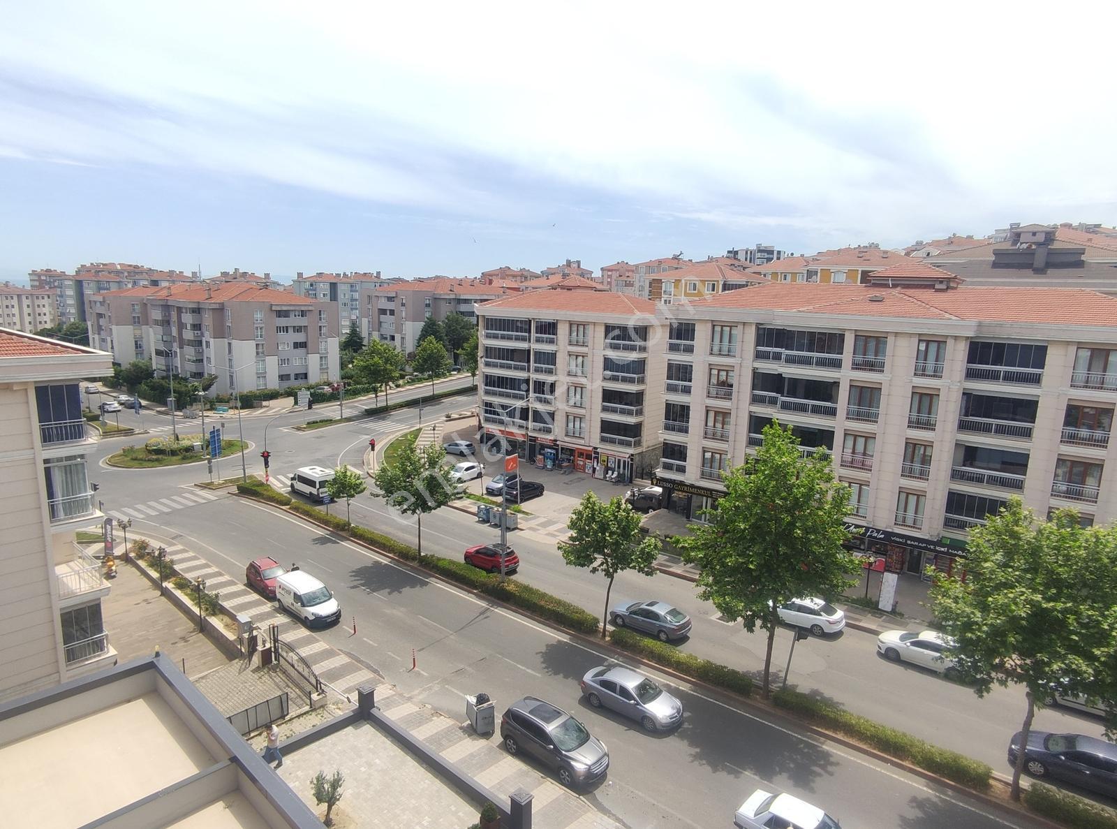 Cadde Üzeri Deniz Manzaralı Eşyalı Ayçadan Kiralık 1+1 Daire - Görsel 10
