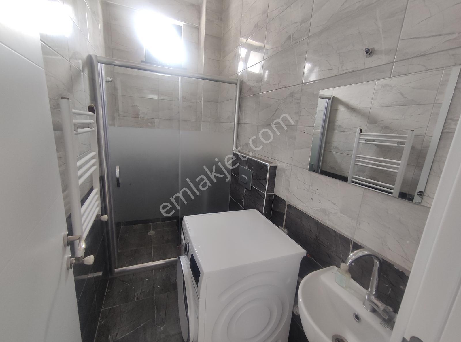 Cadde Üzeri Deniz Manzaralı Eşyalı Ayçadan Kiralık 1+1 Daire - Görsel 26