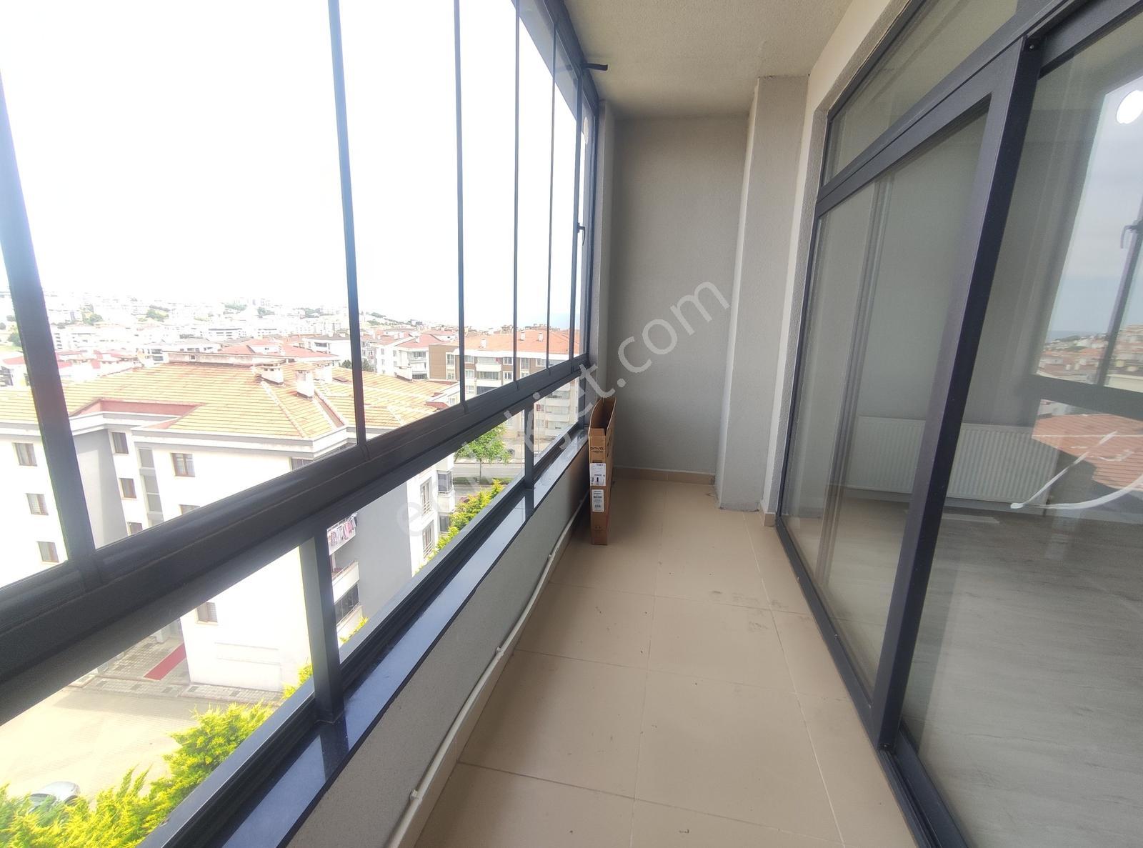 Cadde Üzeri Deniz Manzaralı Eşyalı Ayçadan Kiralık 1+1 Daire - Görsel 12