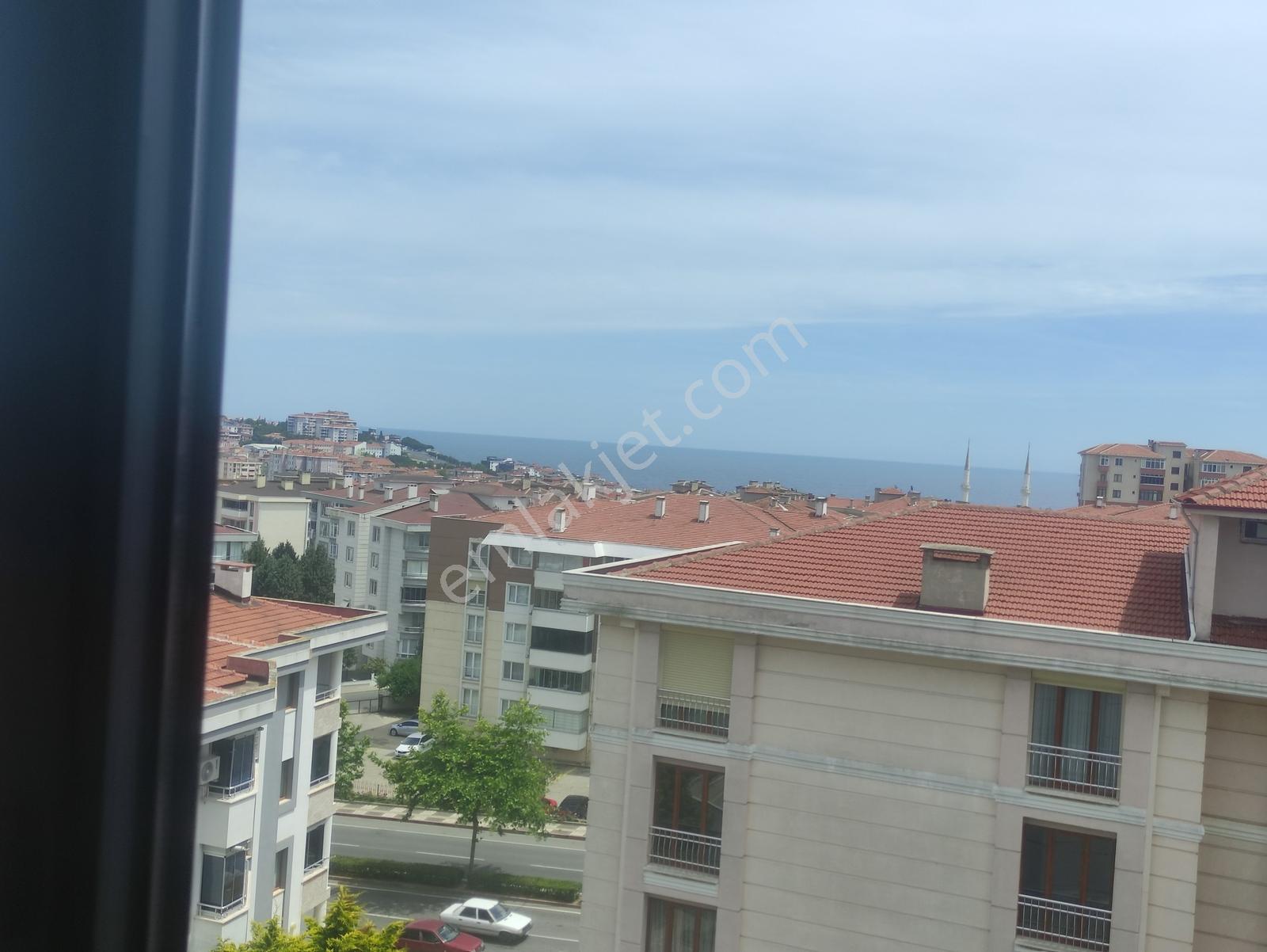 Cadde Üzeri Deniz Manzaralı Eşyalı Ayçadan Kiralık 1+1 Daire - Görsel 13